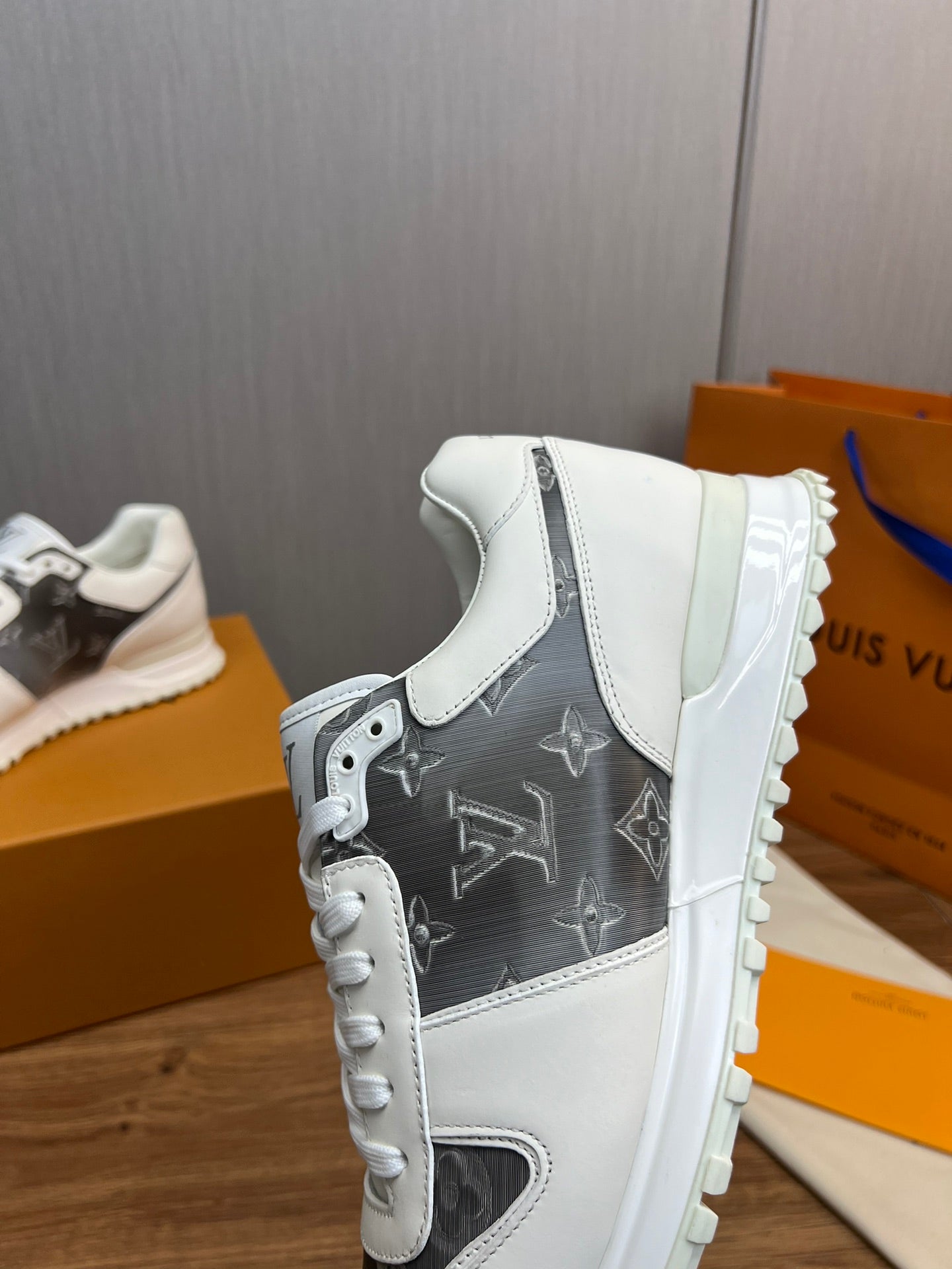 Louis Vuitton sneakers 128