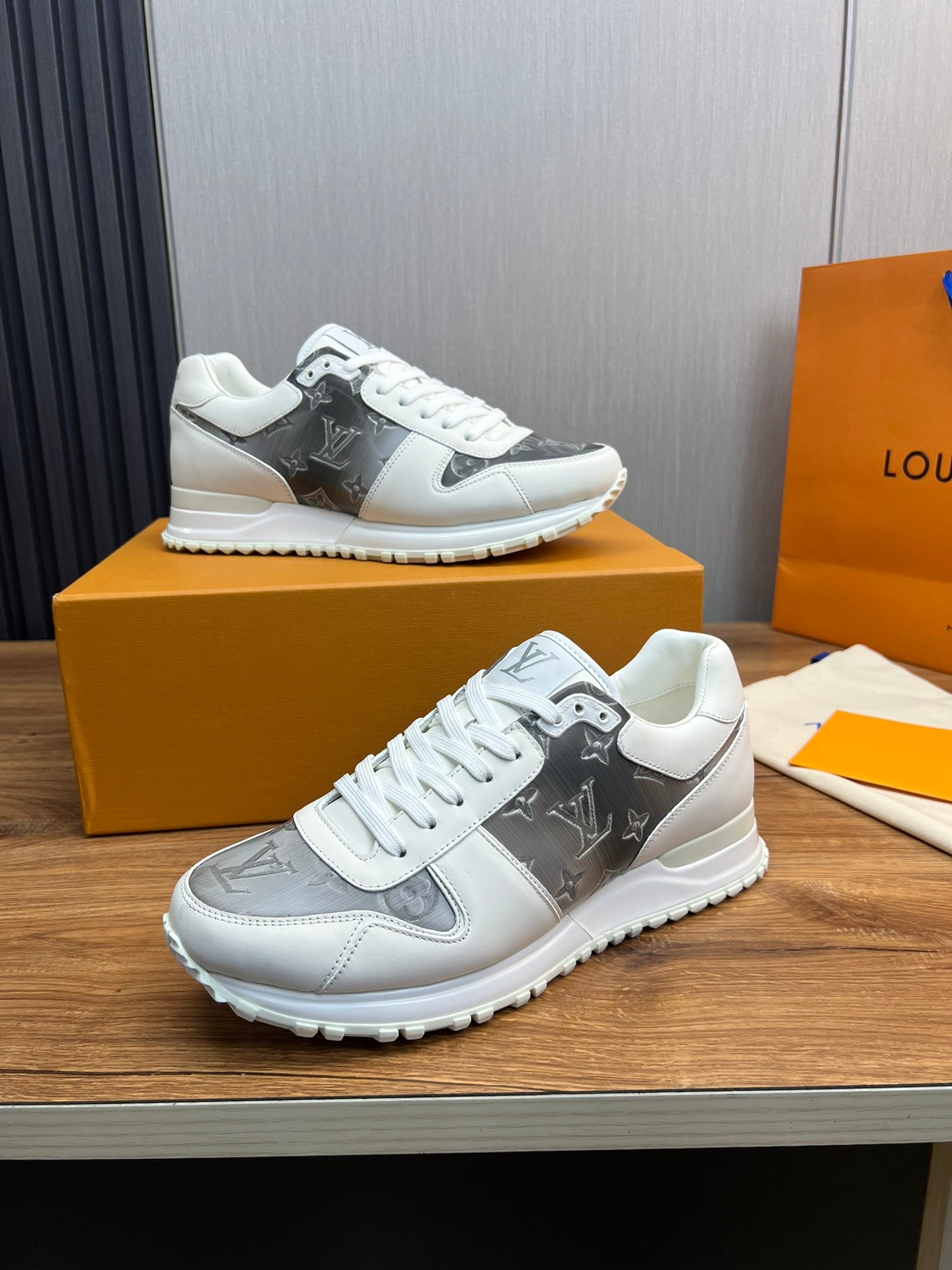 Louis Vuitton sneakers 128