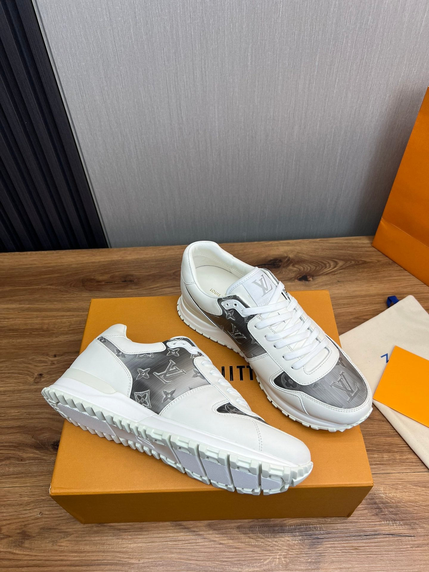 Louis Vuitton sneakers 128