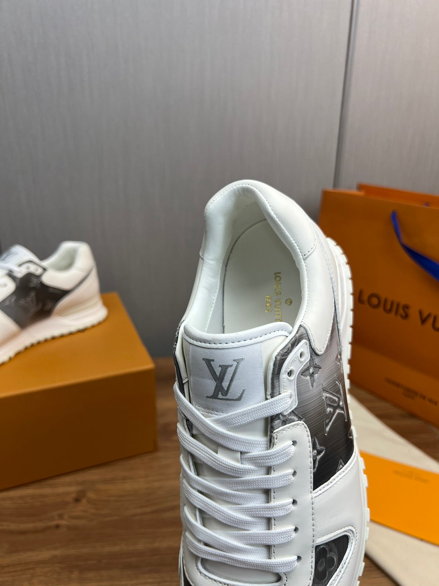 Louis Vuitton sneakers 128