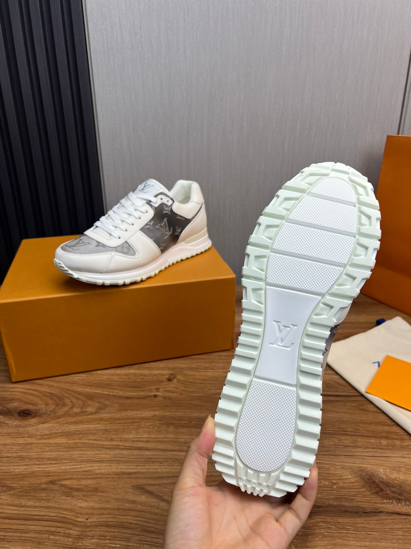 Louis Vuitton sneakers 128