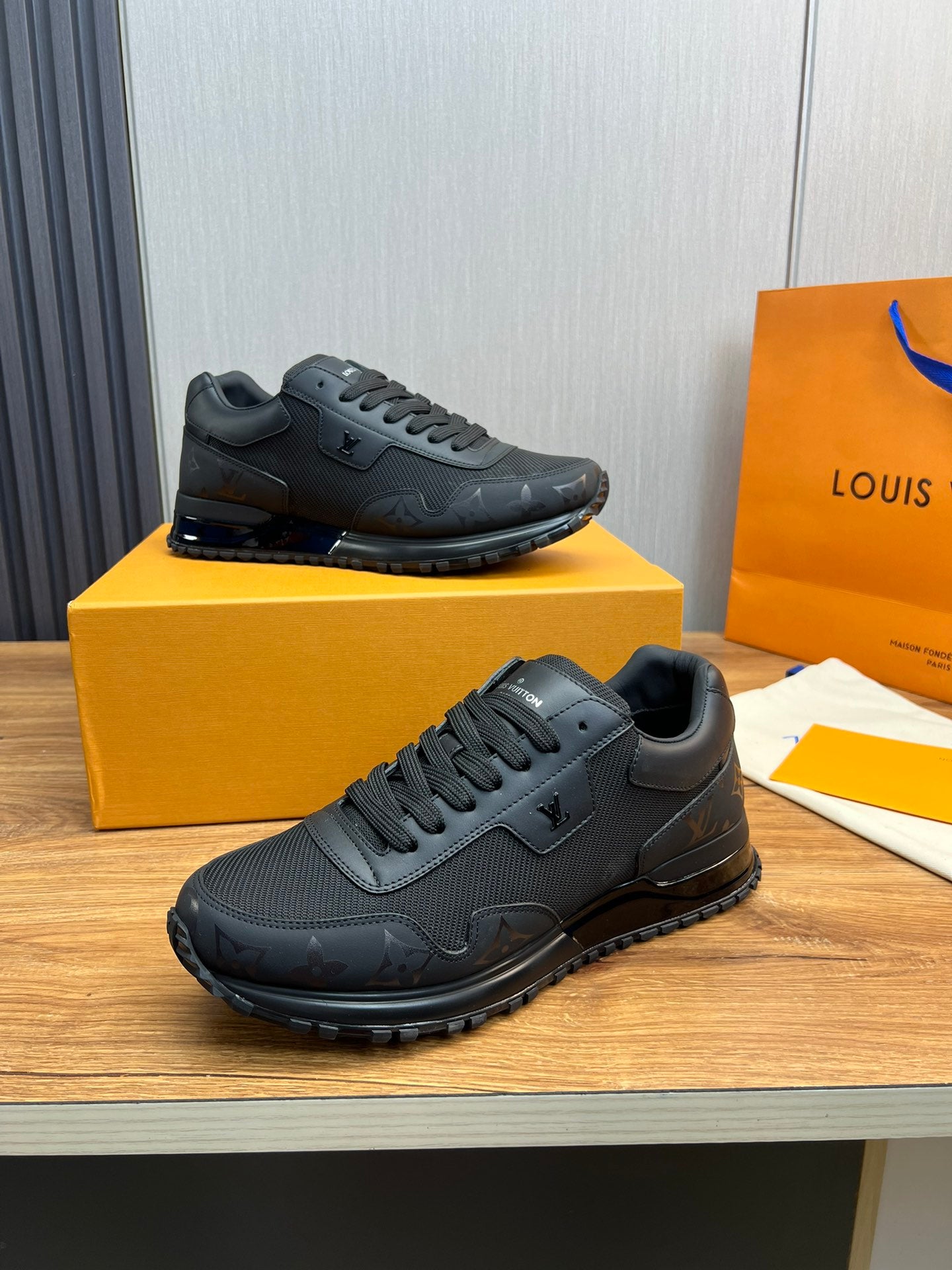 Louis Vuitton sneakers 129