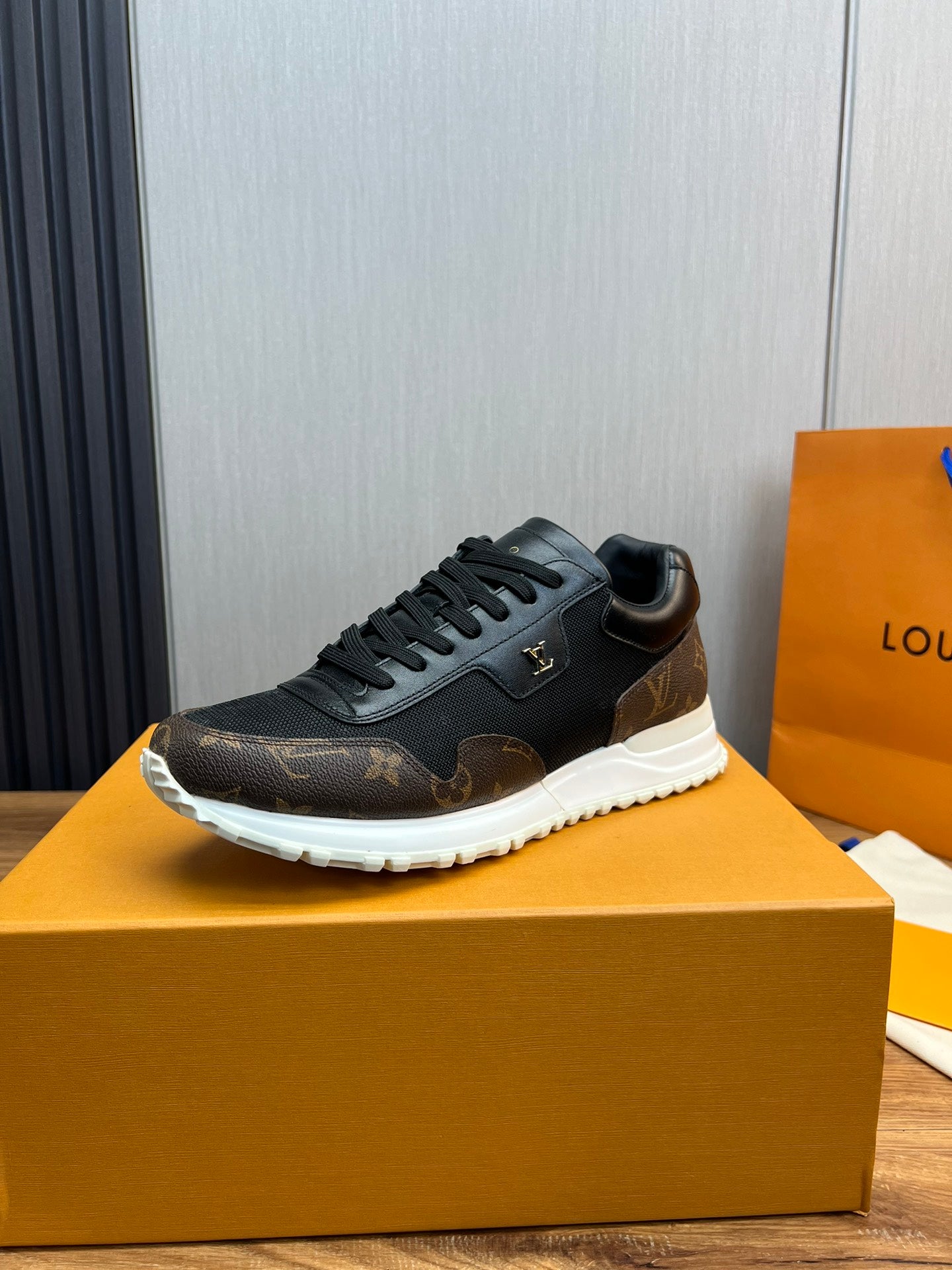Louis Vuitton sneakers 130