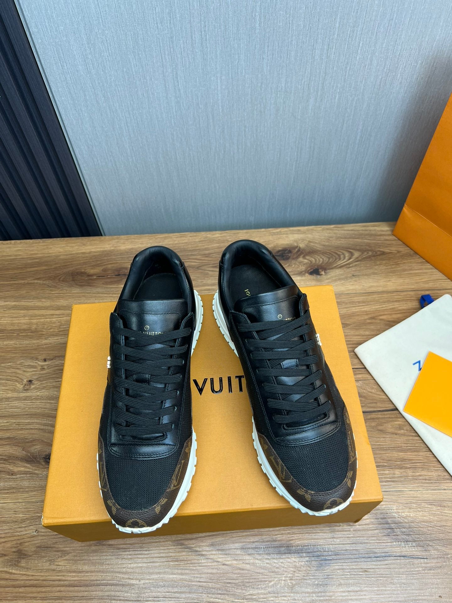 Louis Vuitton sneakers 130