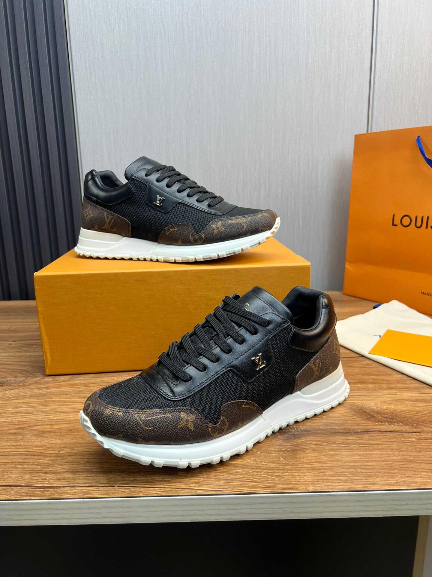 Louis Vuitton sneakers 130