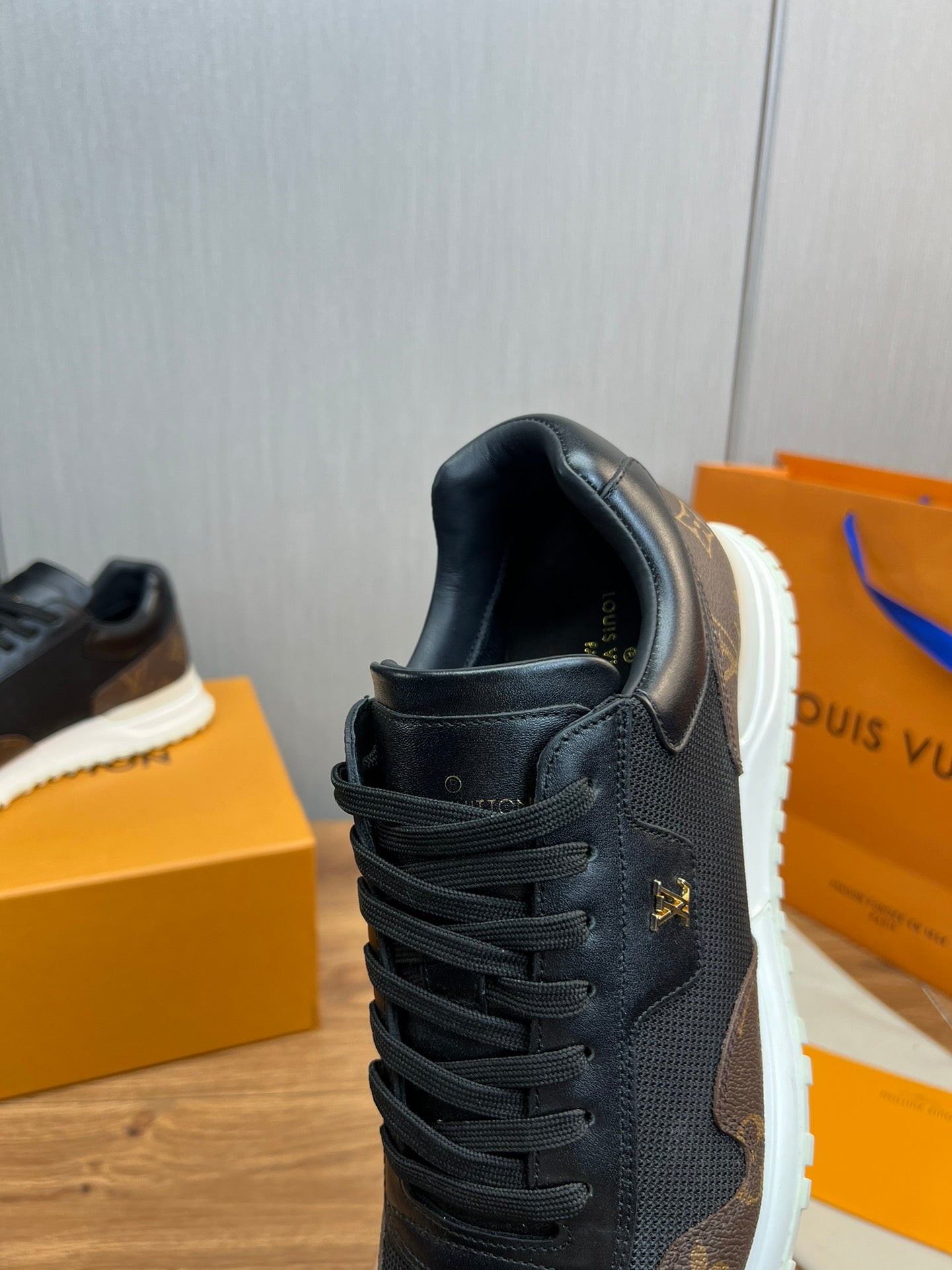 Louis Vuitton sneakers 130