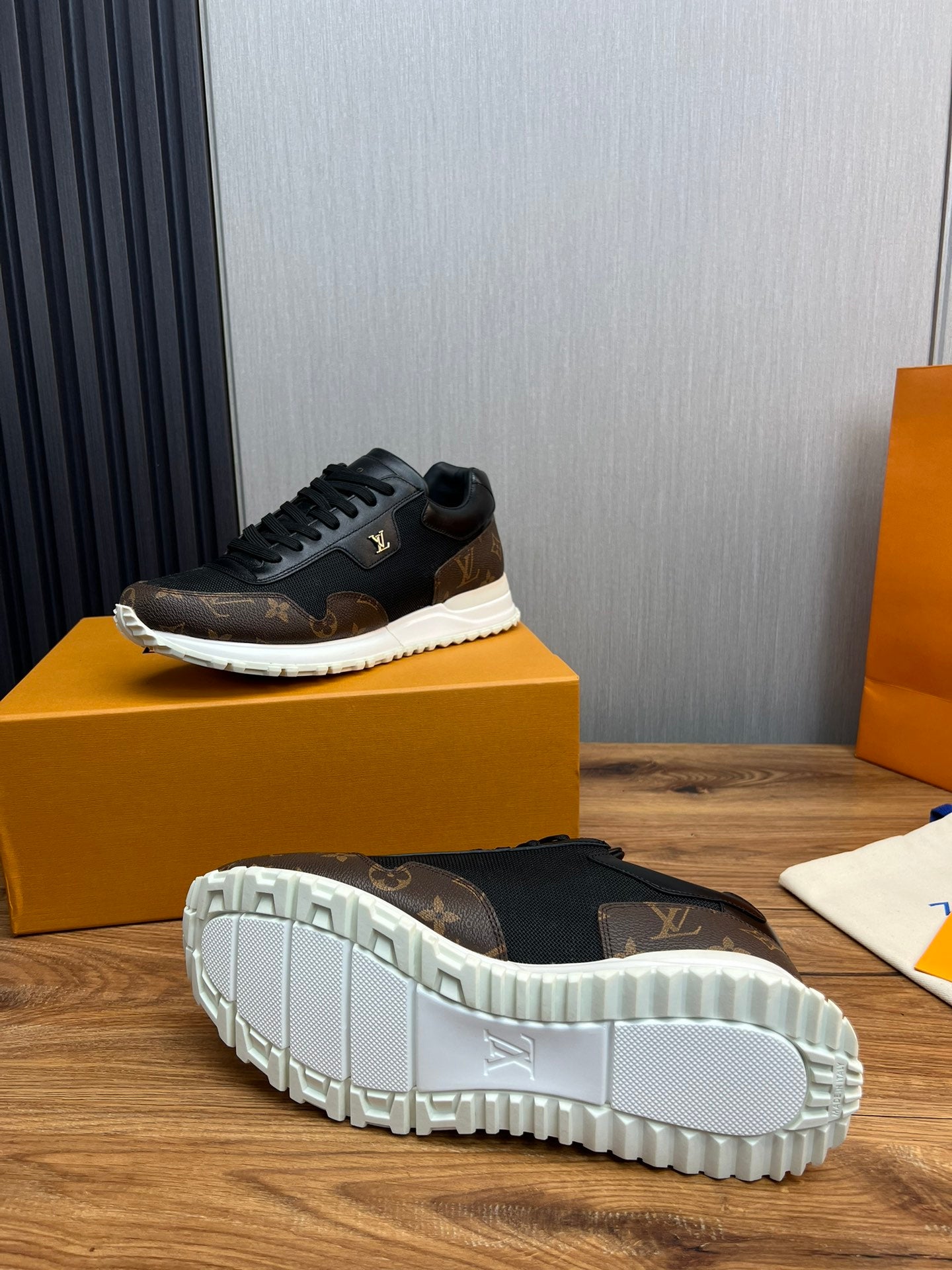 Louis Vuitton sneakers 130