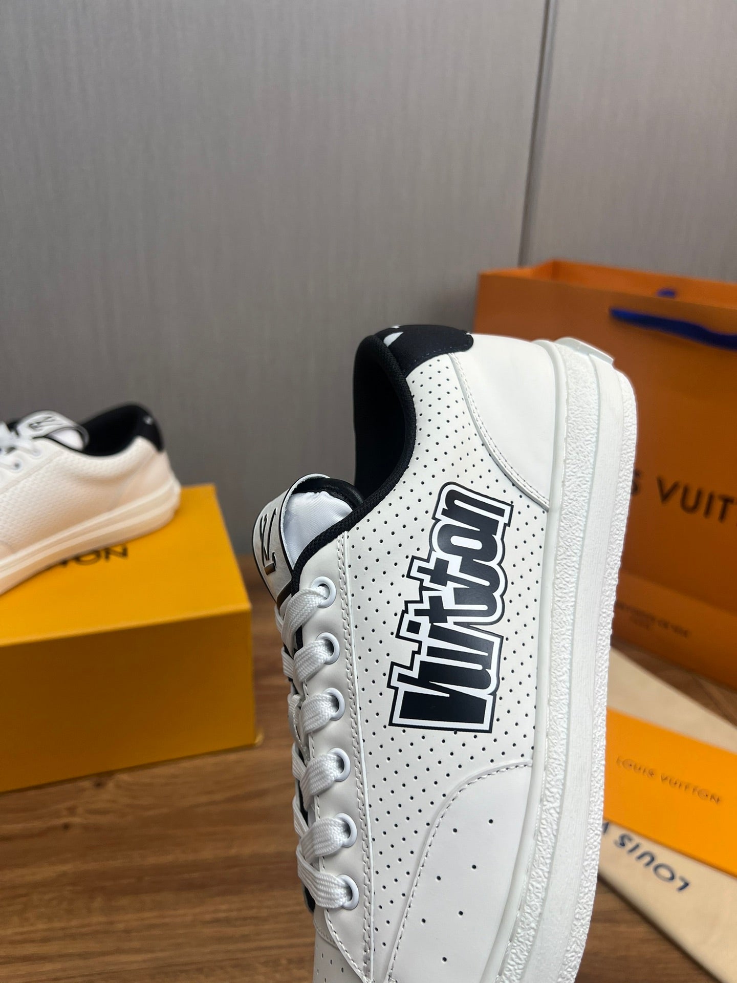 Louis Vuitton sneakers 131