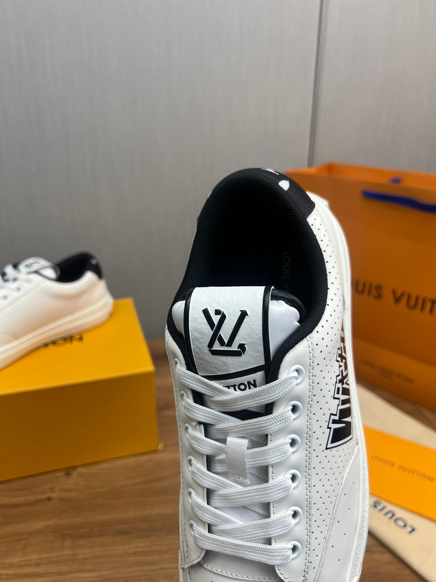 Louis Vuitton sneakers 131