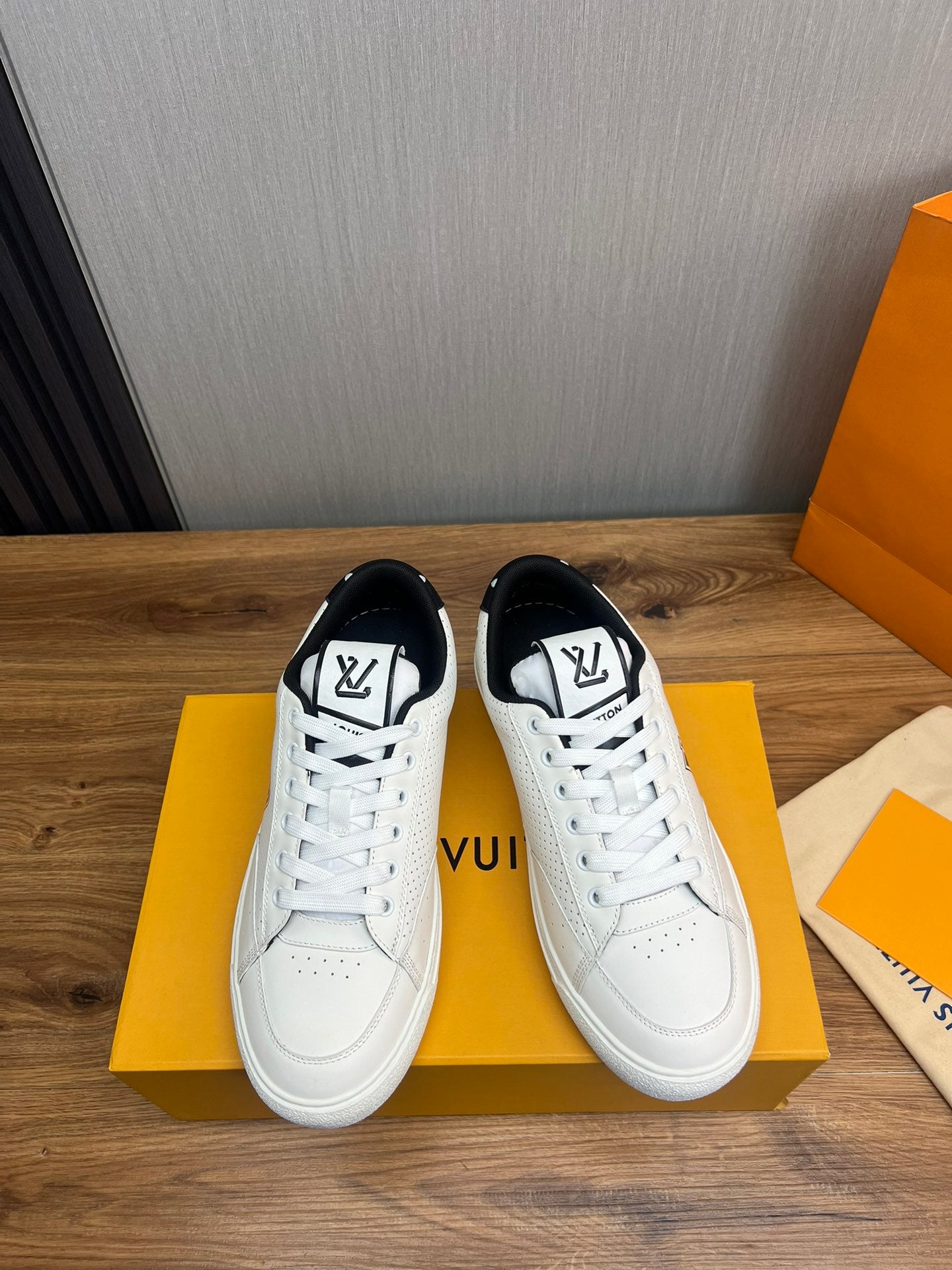Louis Vuitton sneakers 131