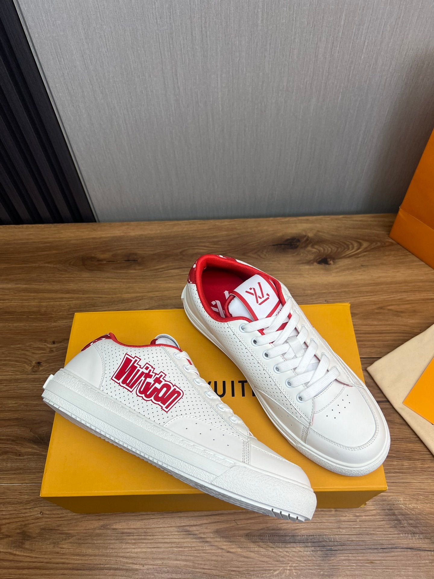 Louis Vuitton sneakers 132