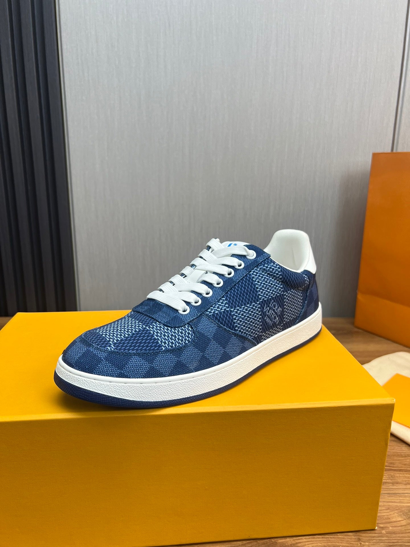 Louis Vuitton sneakers 136