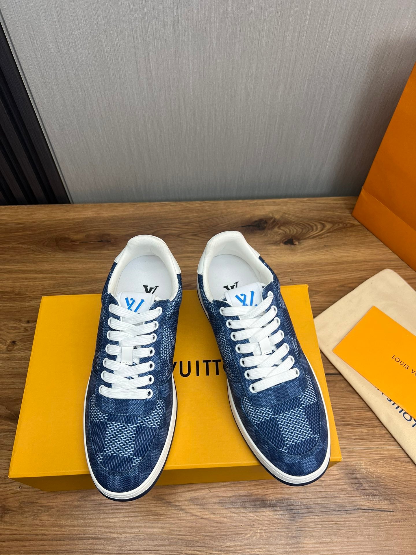 Louis Vuitton sneakers 136