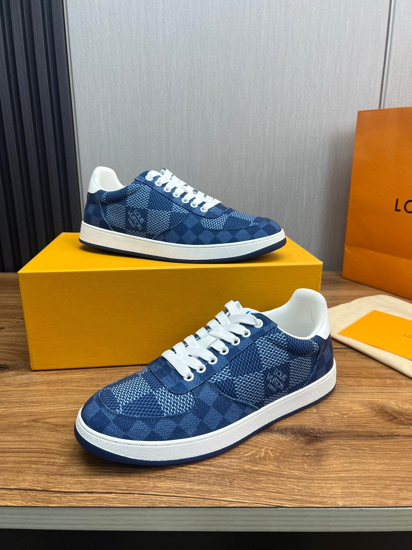Louis Vuitton sneakers 136