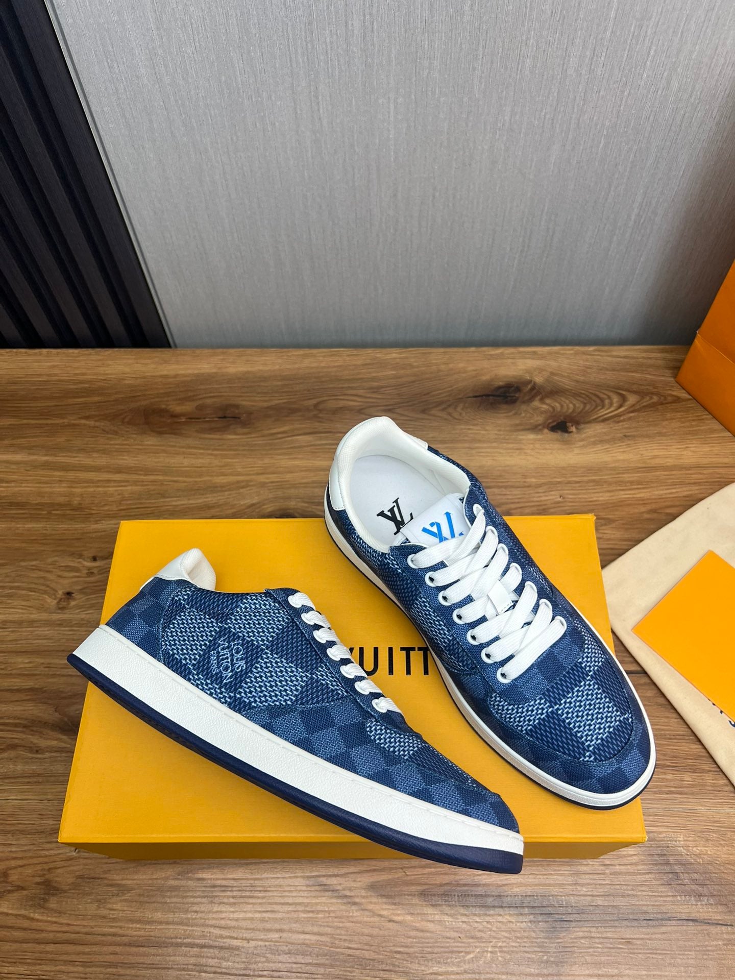 Louis Vuitton sneakers 136