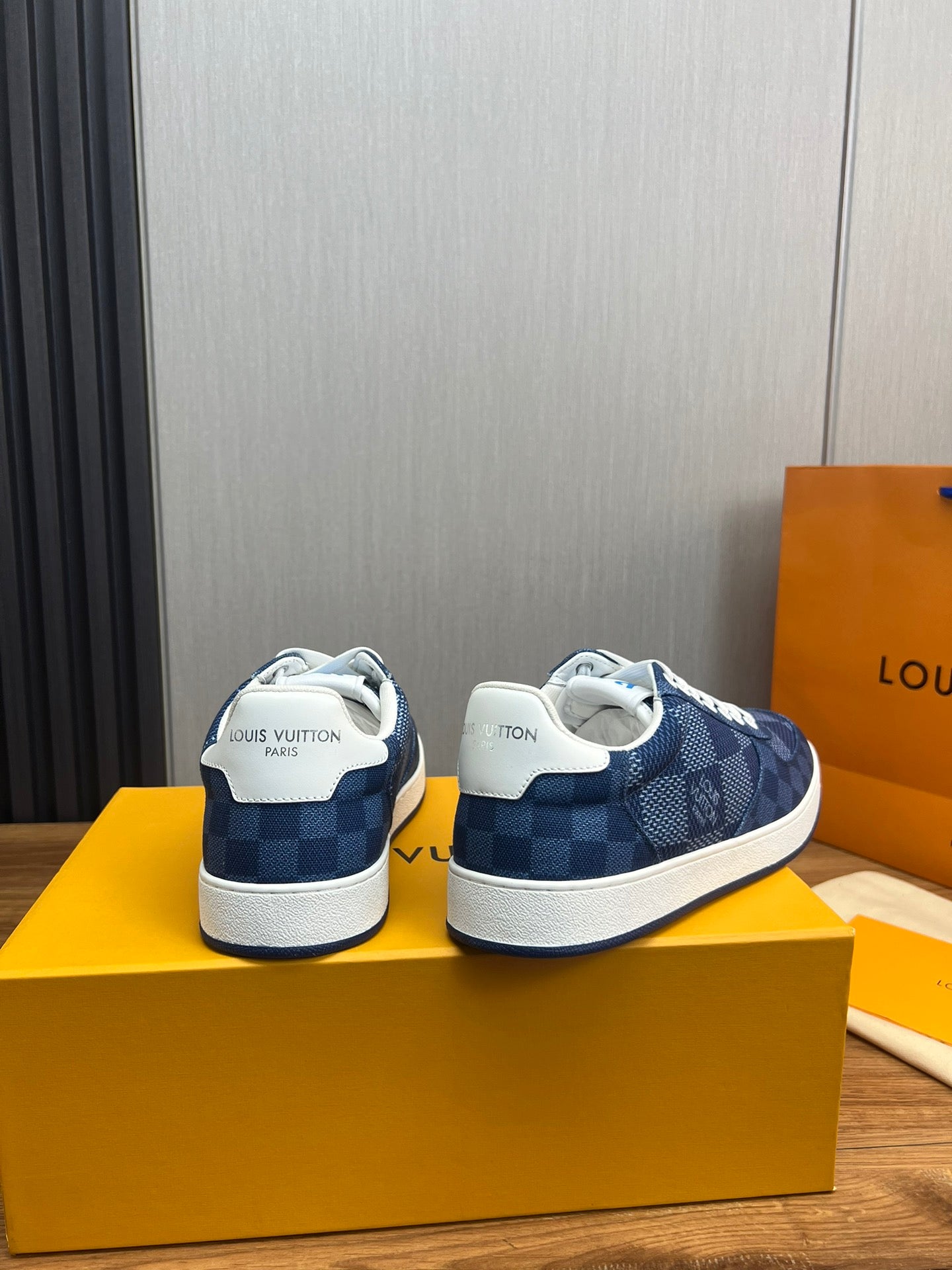 Louis Vuitton sneakers 136