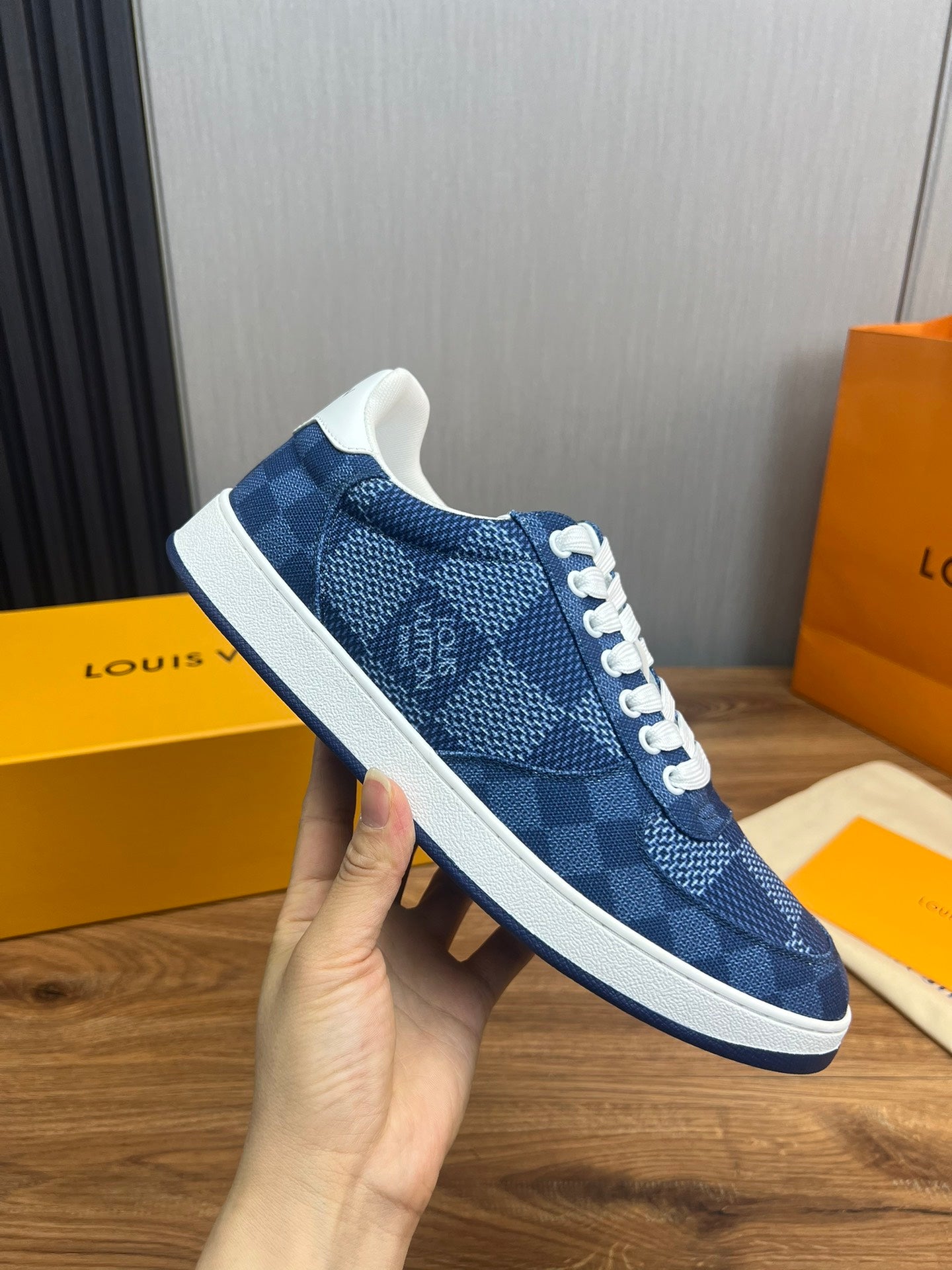 Louis Vuitton sneakers 136