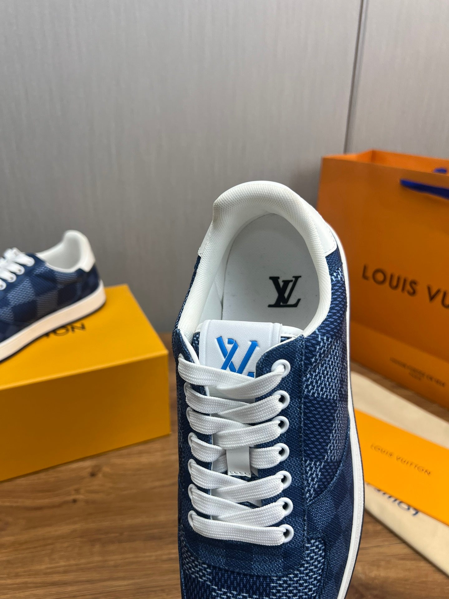 Louis Vuitton sneakers 136