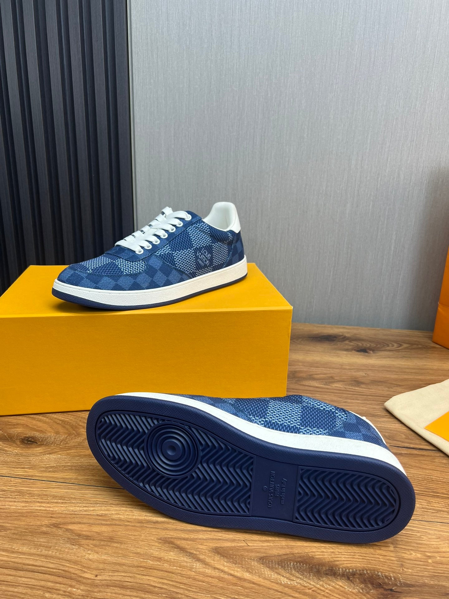 Louis Vuitton sneakers 136
