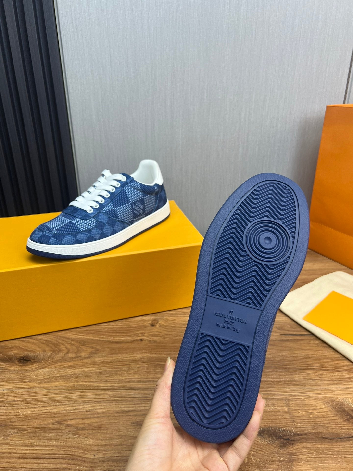 Louis Vuitton sneakers 136