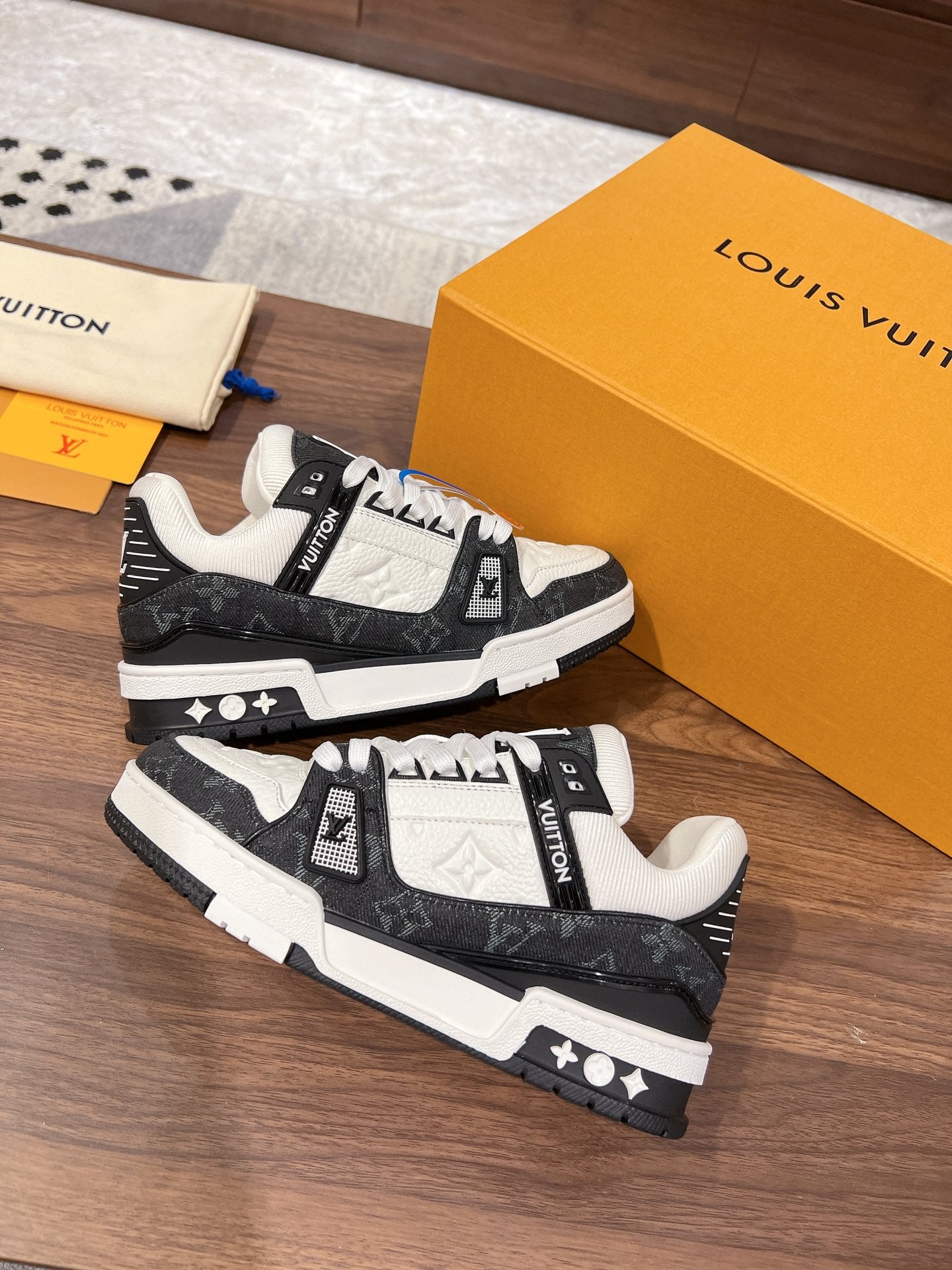 Louis Vuitton sneakers 138