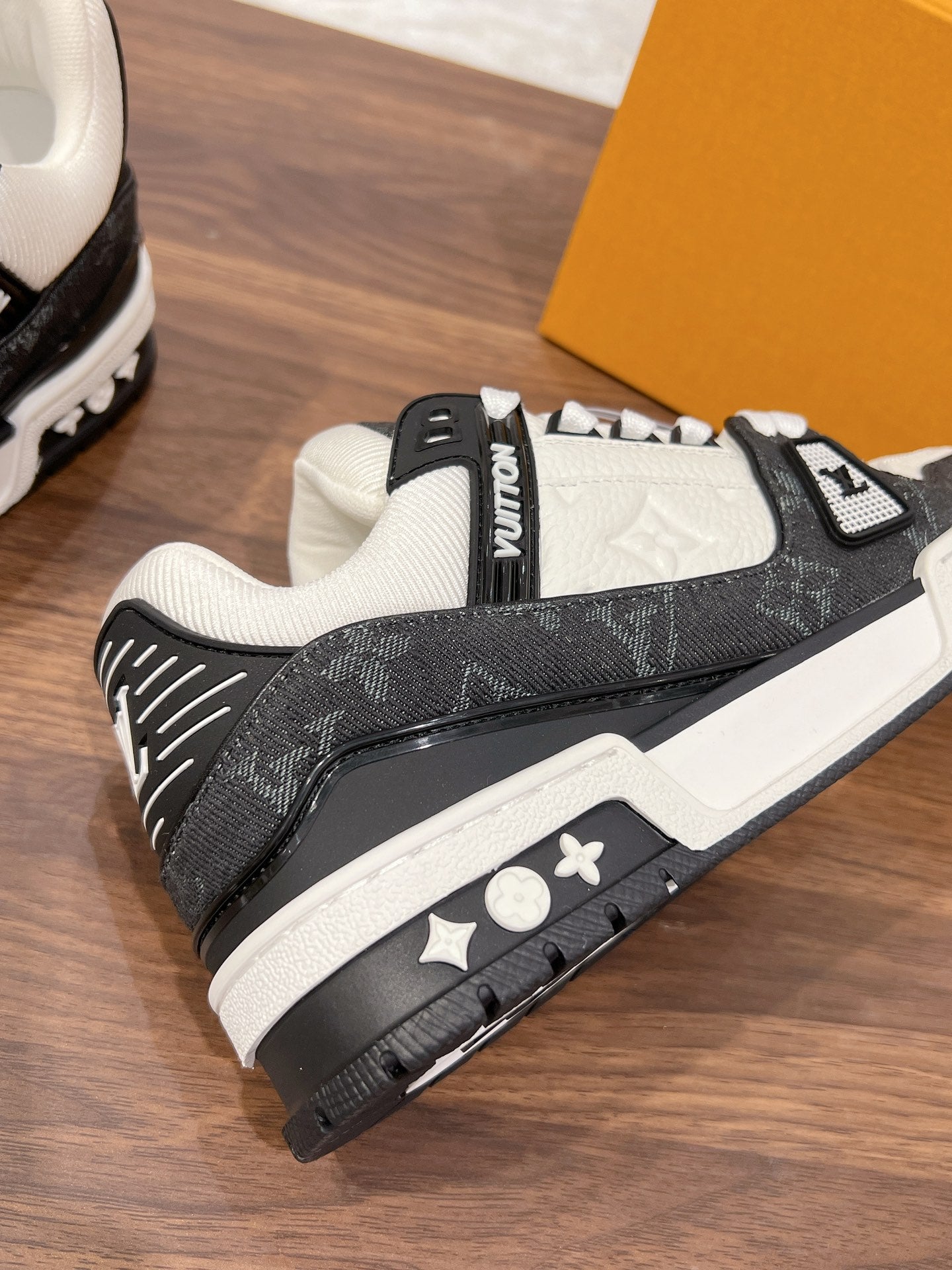 Louis Vuitton sneakers 138