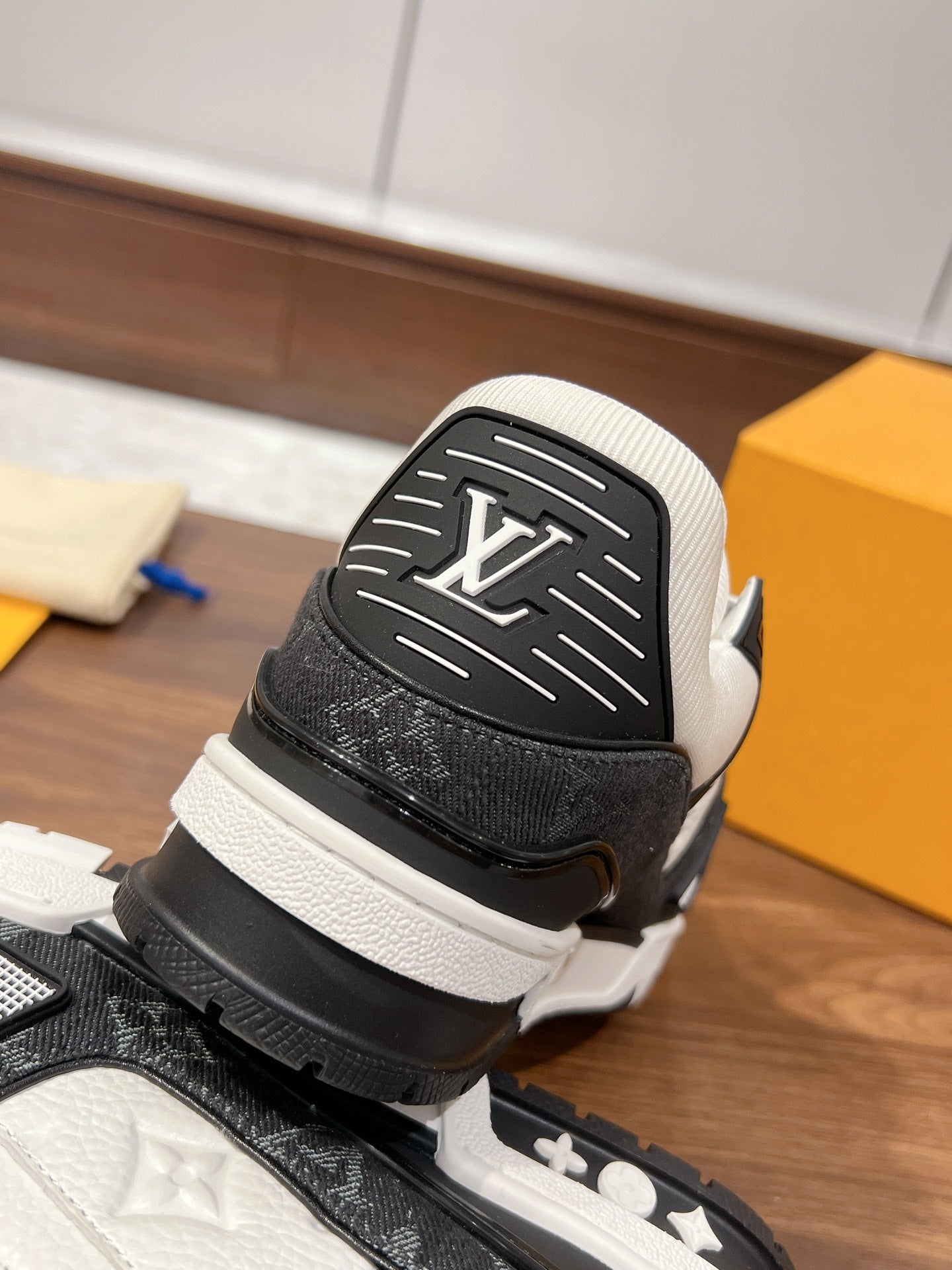 Louis Vuitton sneakers 138