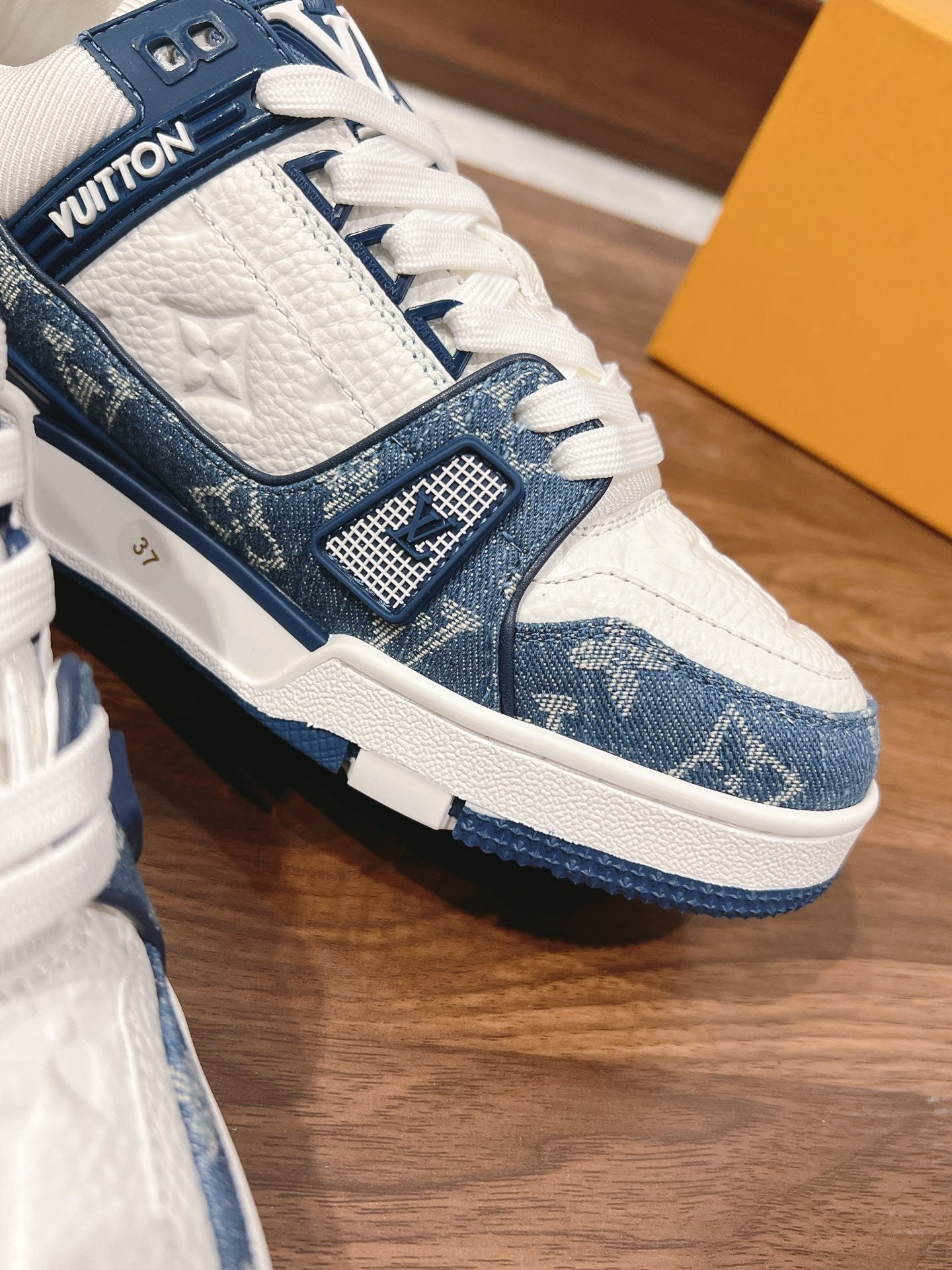 Louis Vuitton sneakers 139