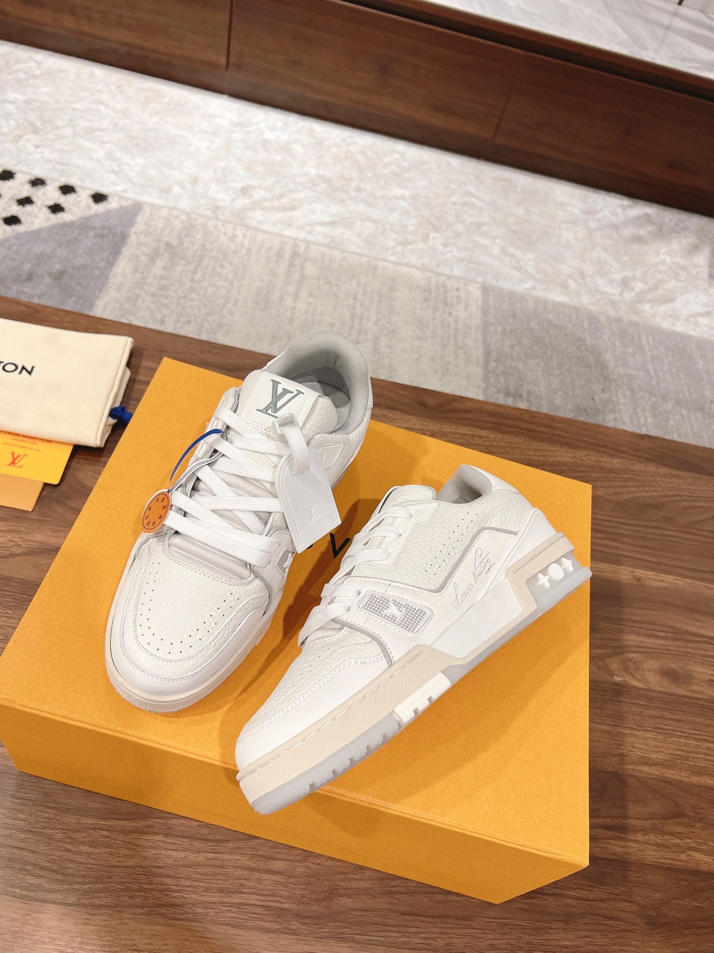 Louis Vuitton sneakers 140