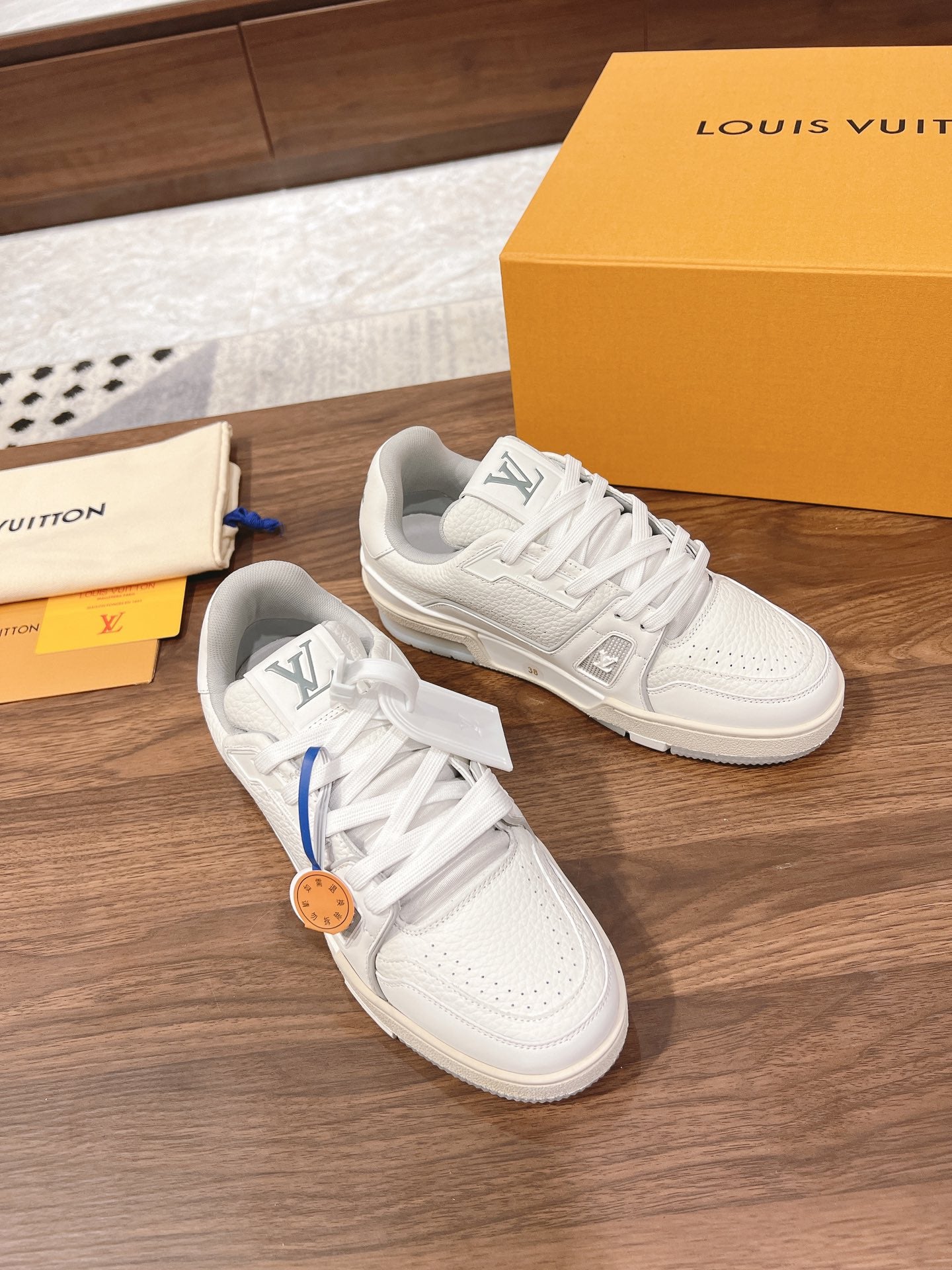 Louis Vuitton sneakers 140