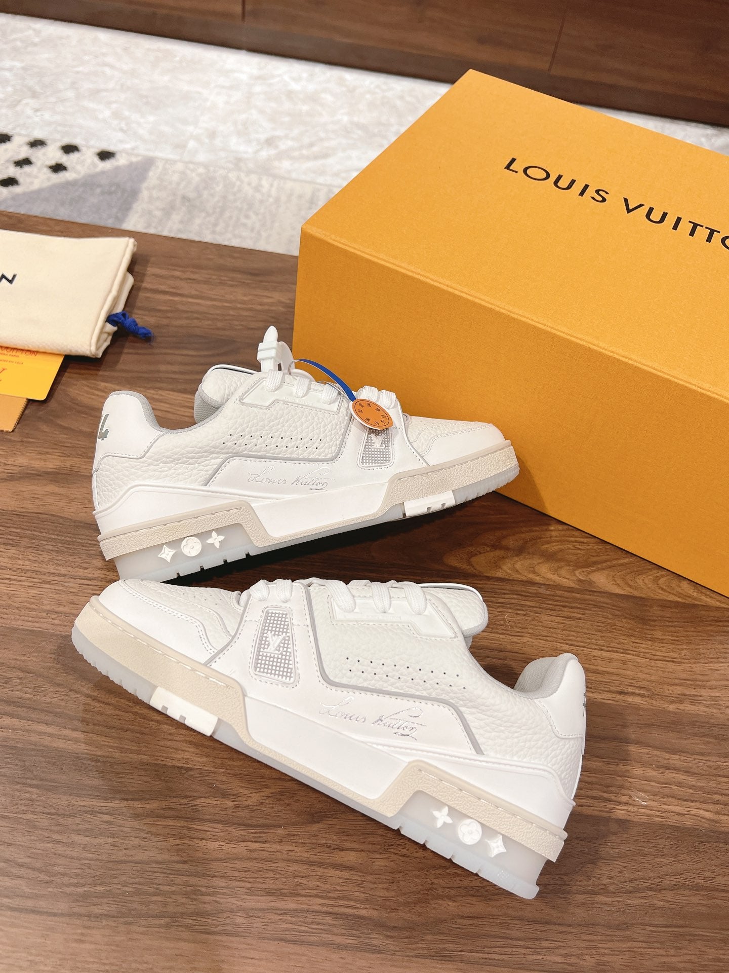 Louis Vuitton sneakers 140