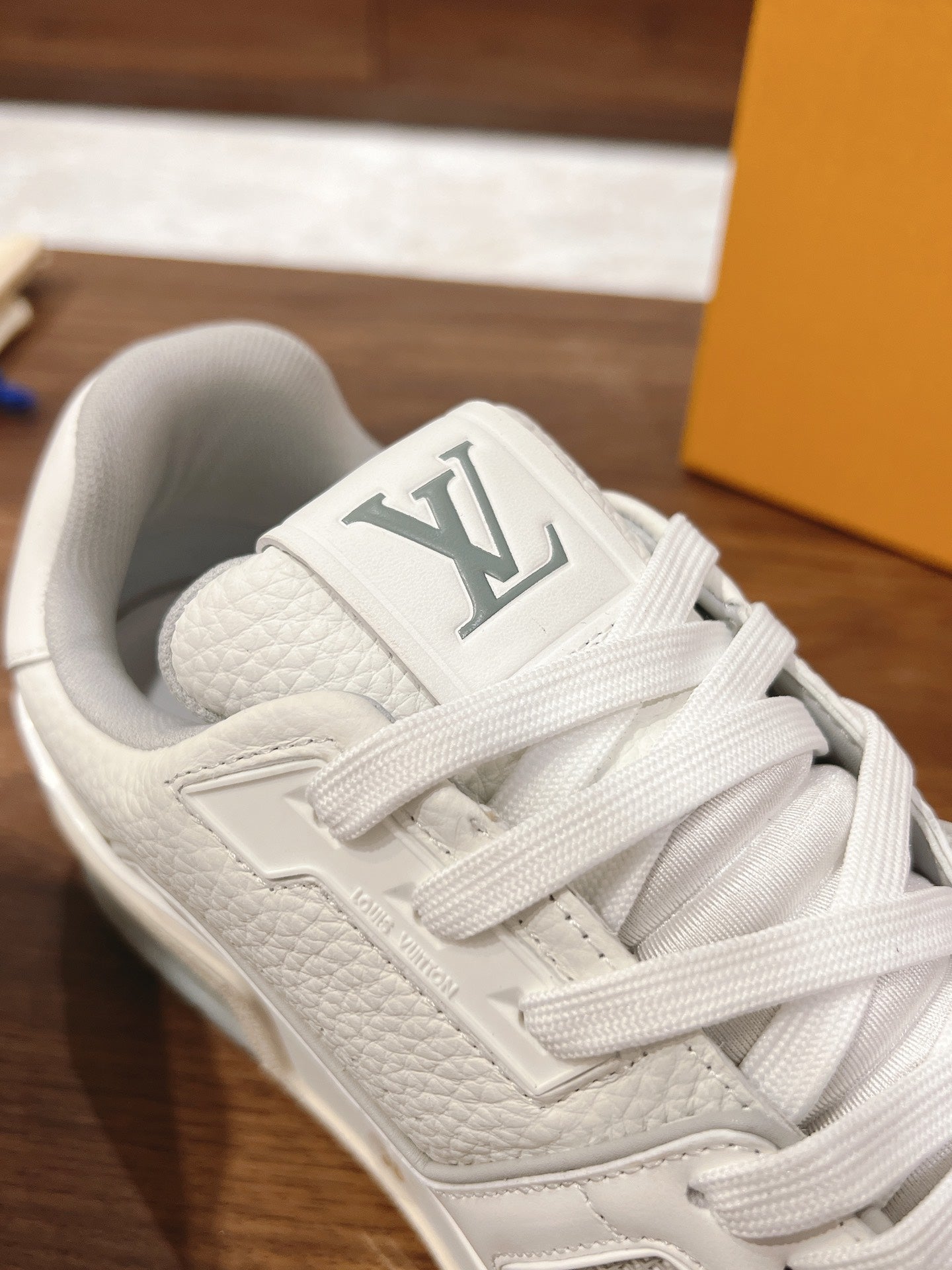 Louis Vuitton sneakers 140
