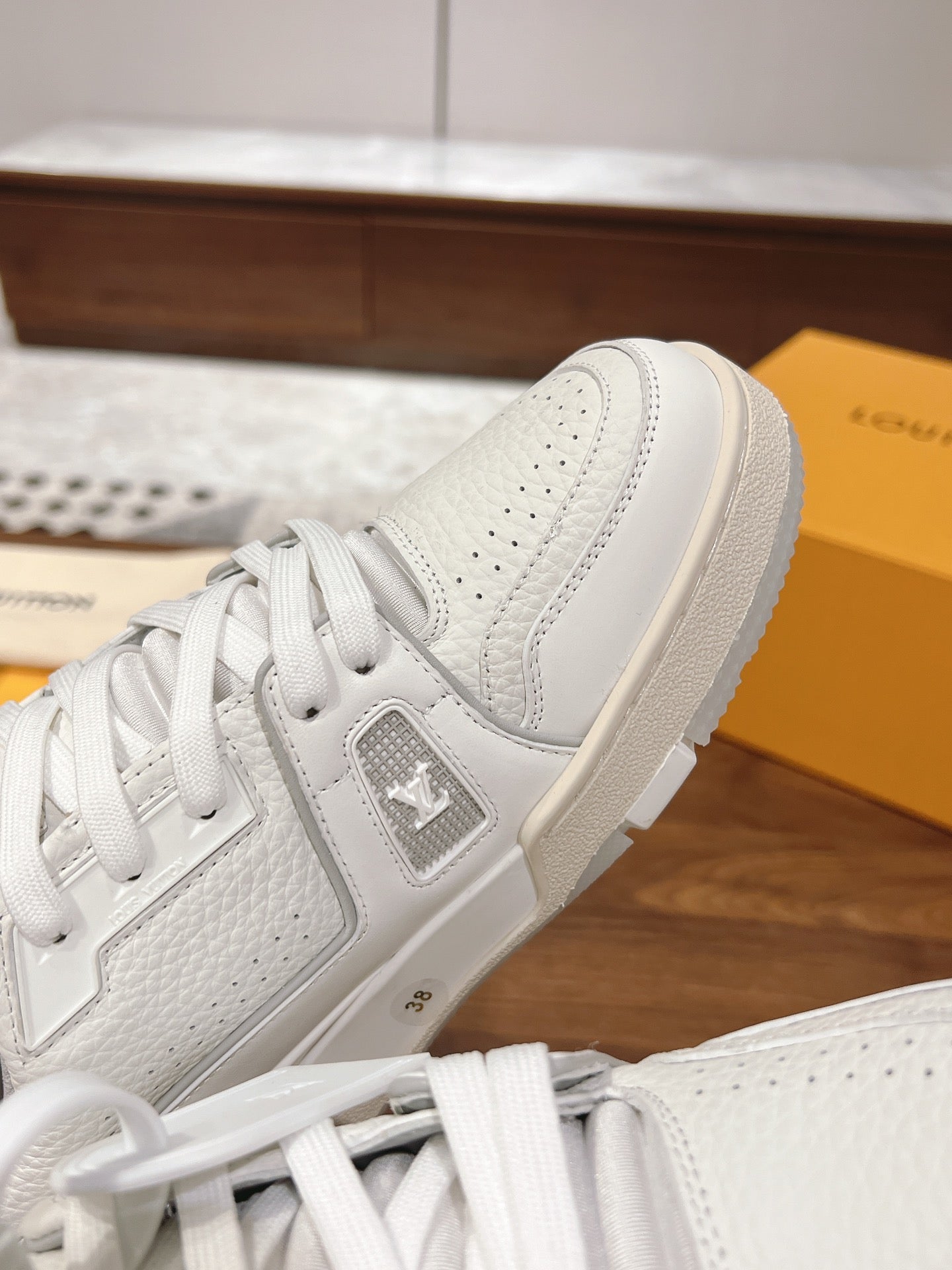 Louis Vuitton sneakers 140