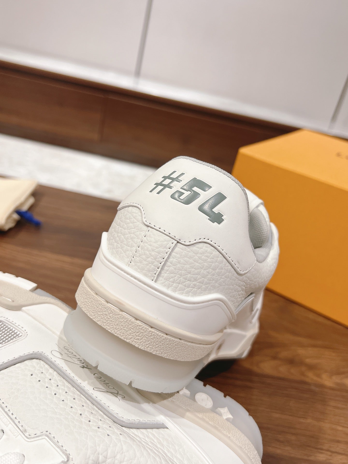 Louis Vuitton sneakers 140