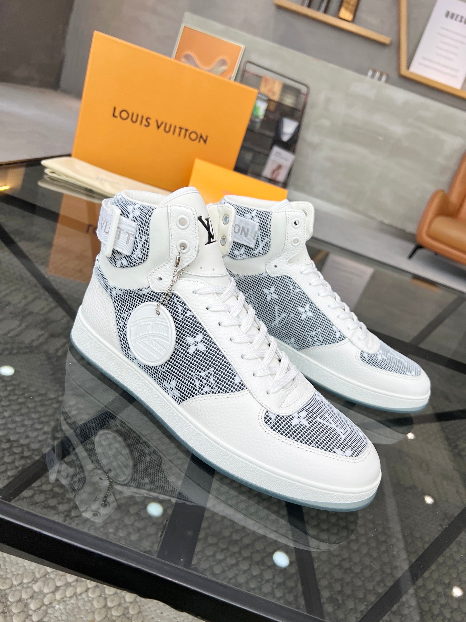 Louis Vuitton sneakers 144