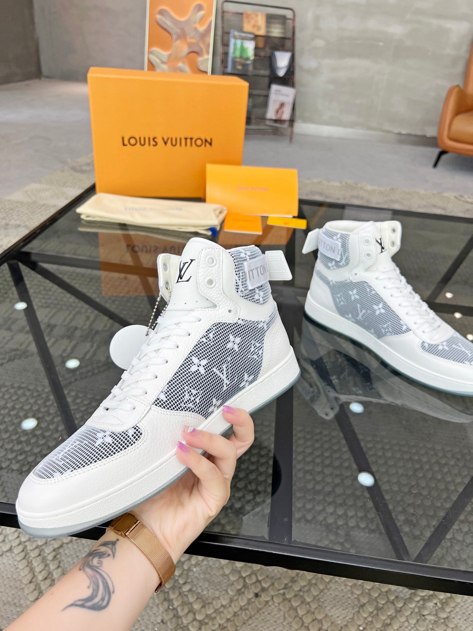 Louis Vuitton sneakers 144