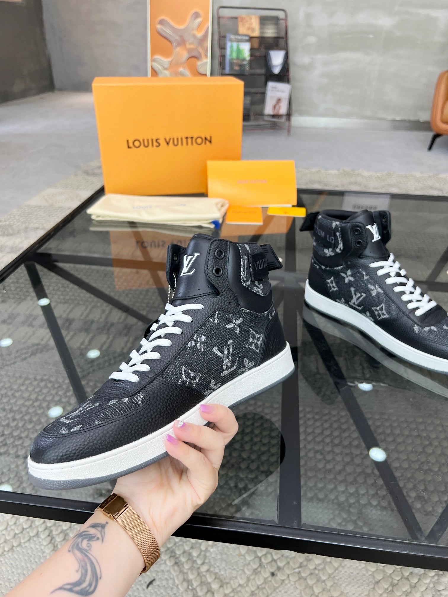 Louis Vuitton sneakers 145