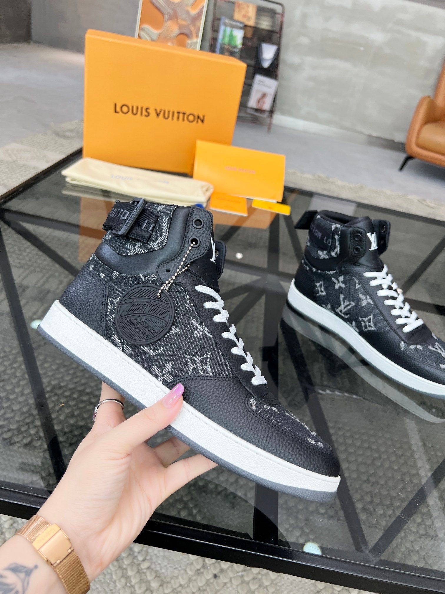 Louis Vuitton sneakers 145