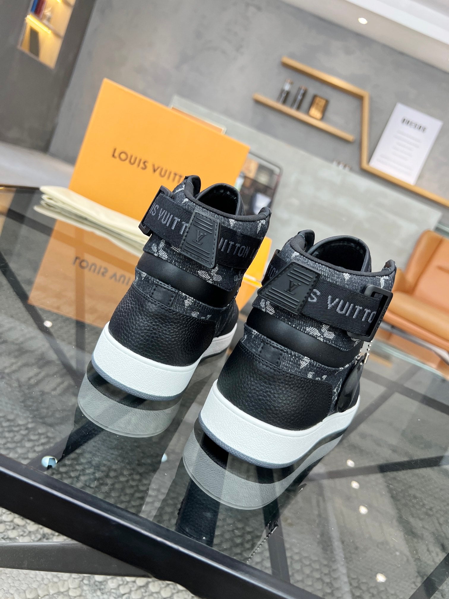 Louis Vuitton sneakers 145