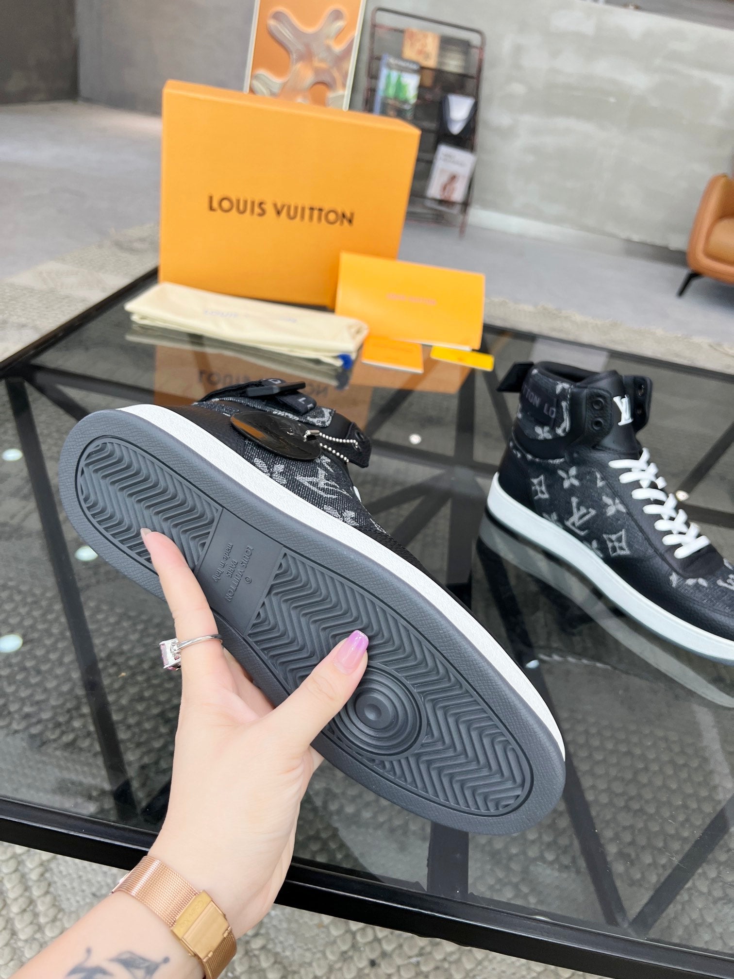 Louis Vuitton sneakers 145