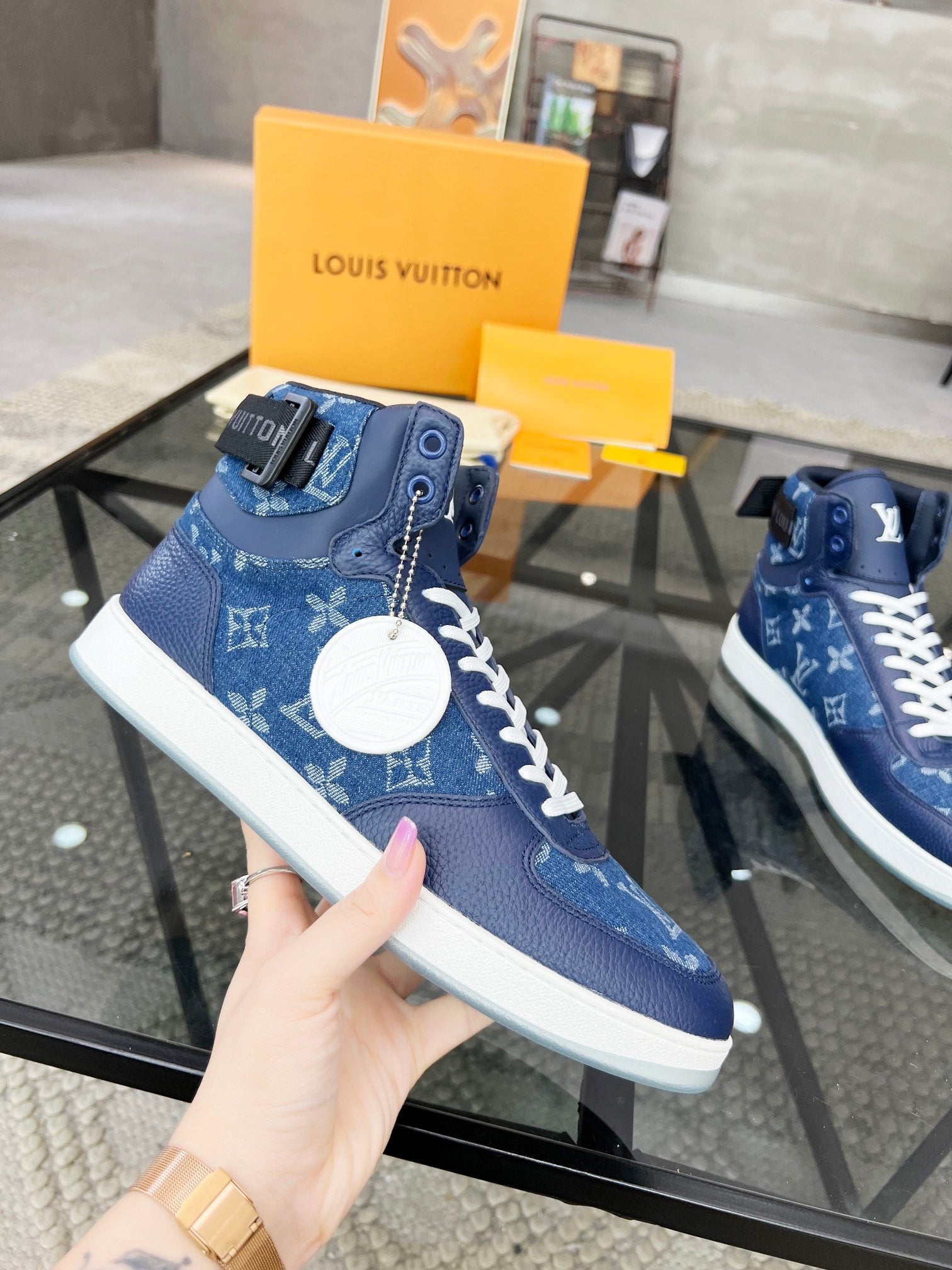 Louis Vuitton sneakers 147