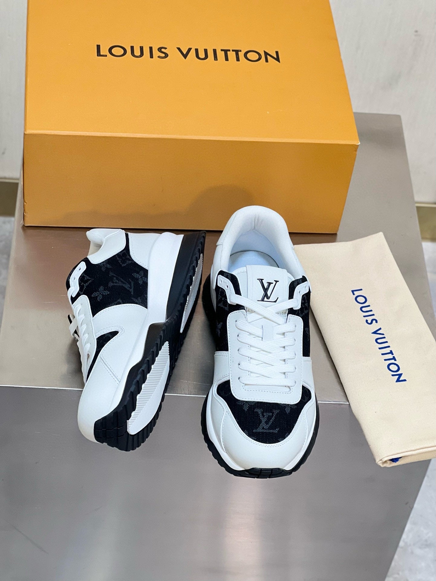 Louis Vuitton sneakers 150
