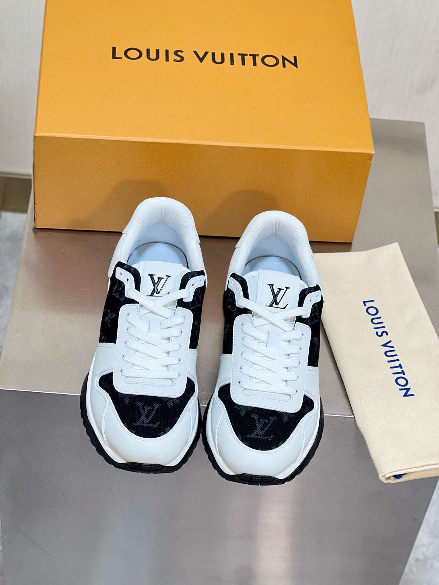 Louis Vuitton sneakers 150