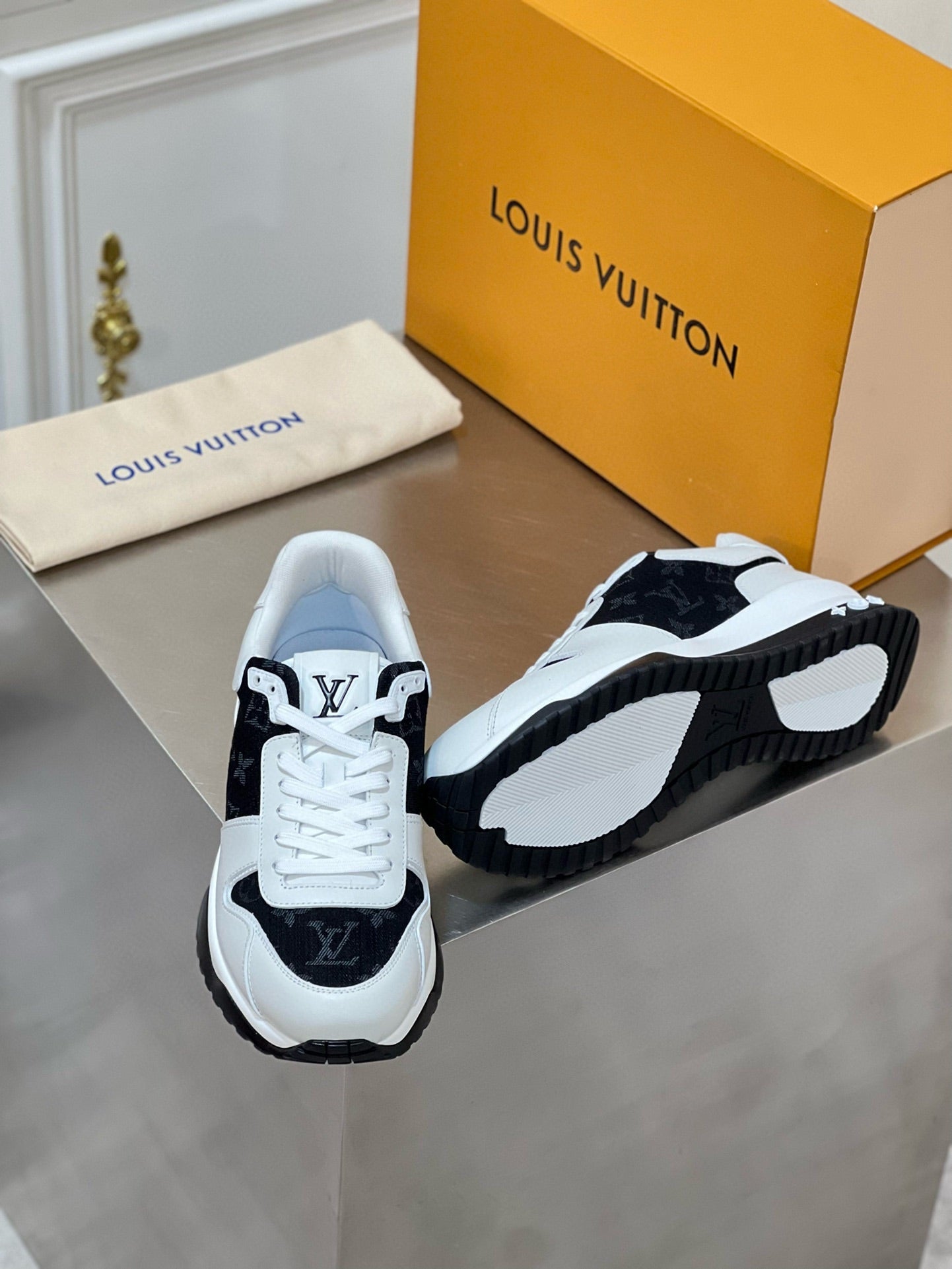 Louis Vuitton sneakers 150