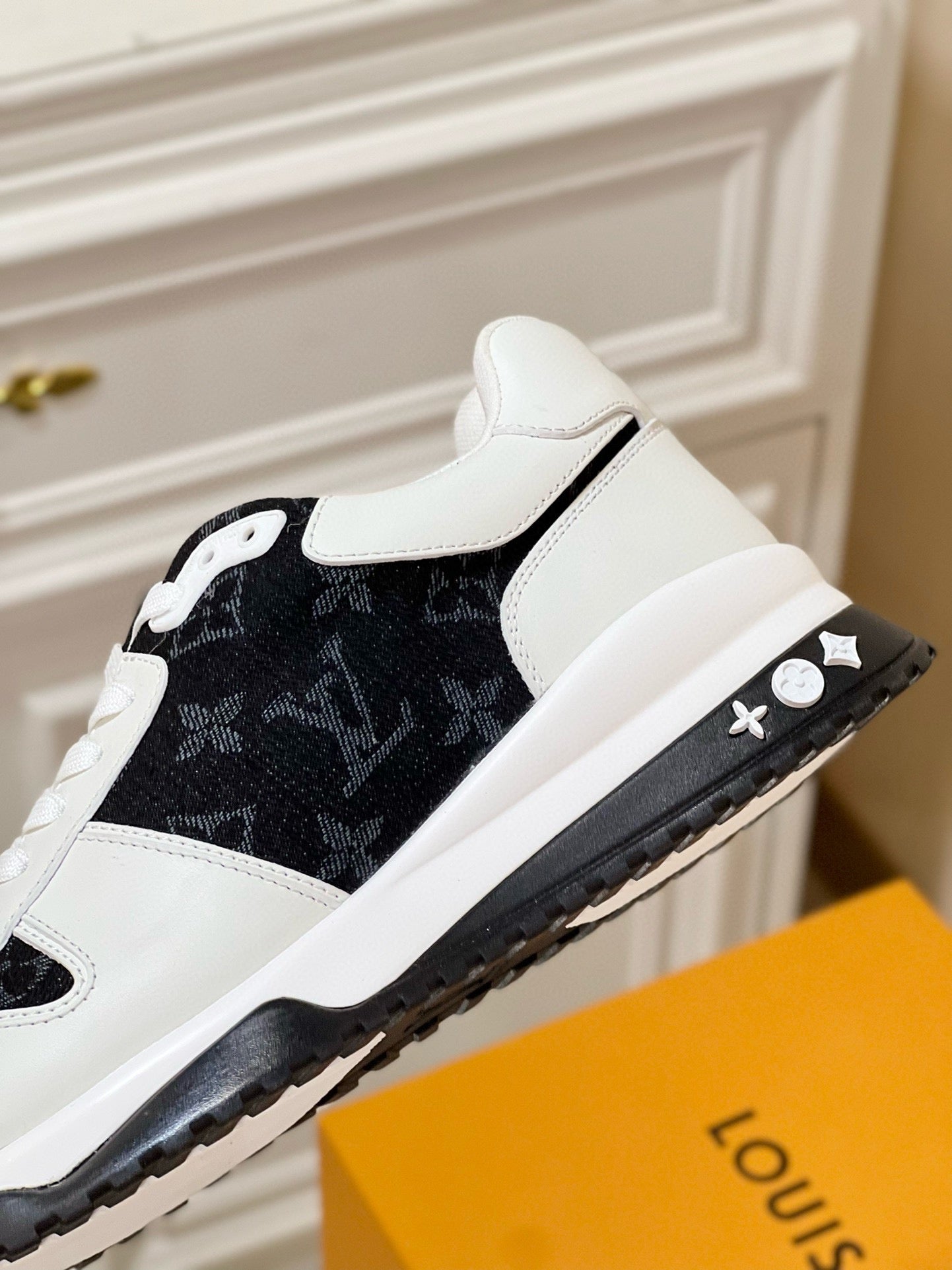 Louis Vuitton sneakers 150