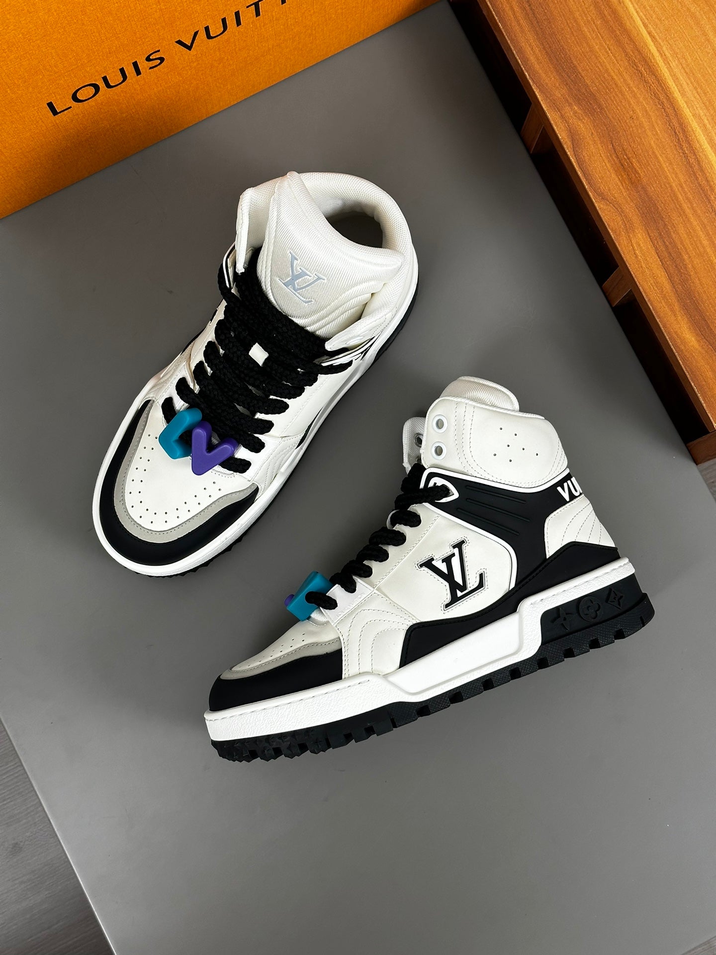 Louis Vuitton sneakers 156