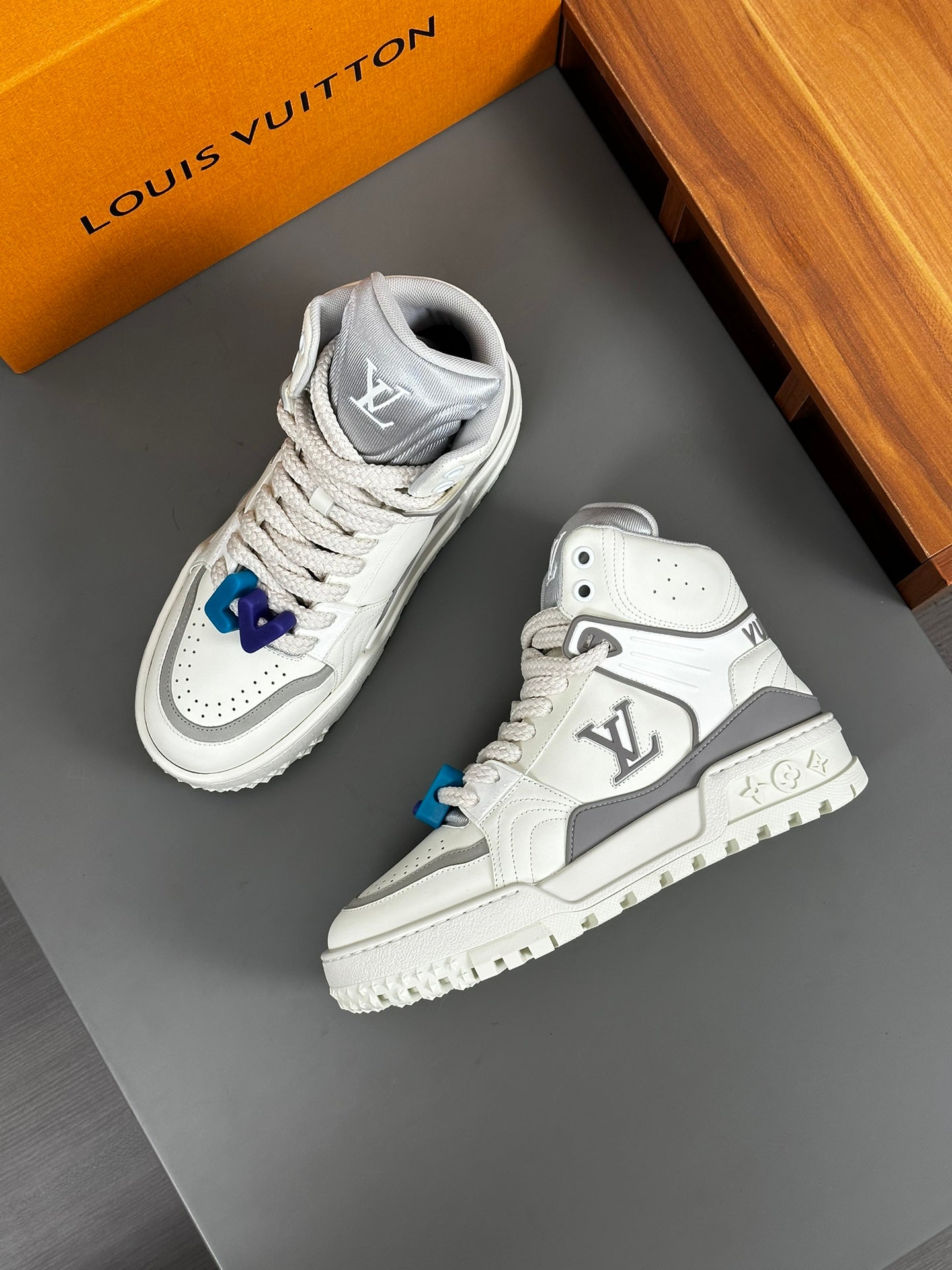 Louis Vuitton sneakers 158