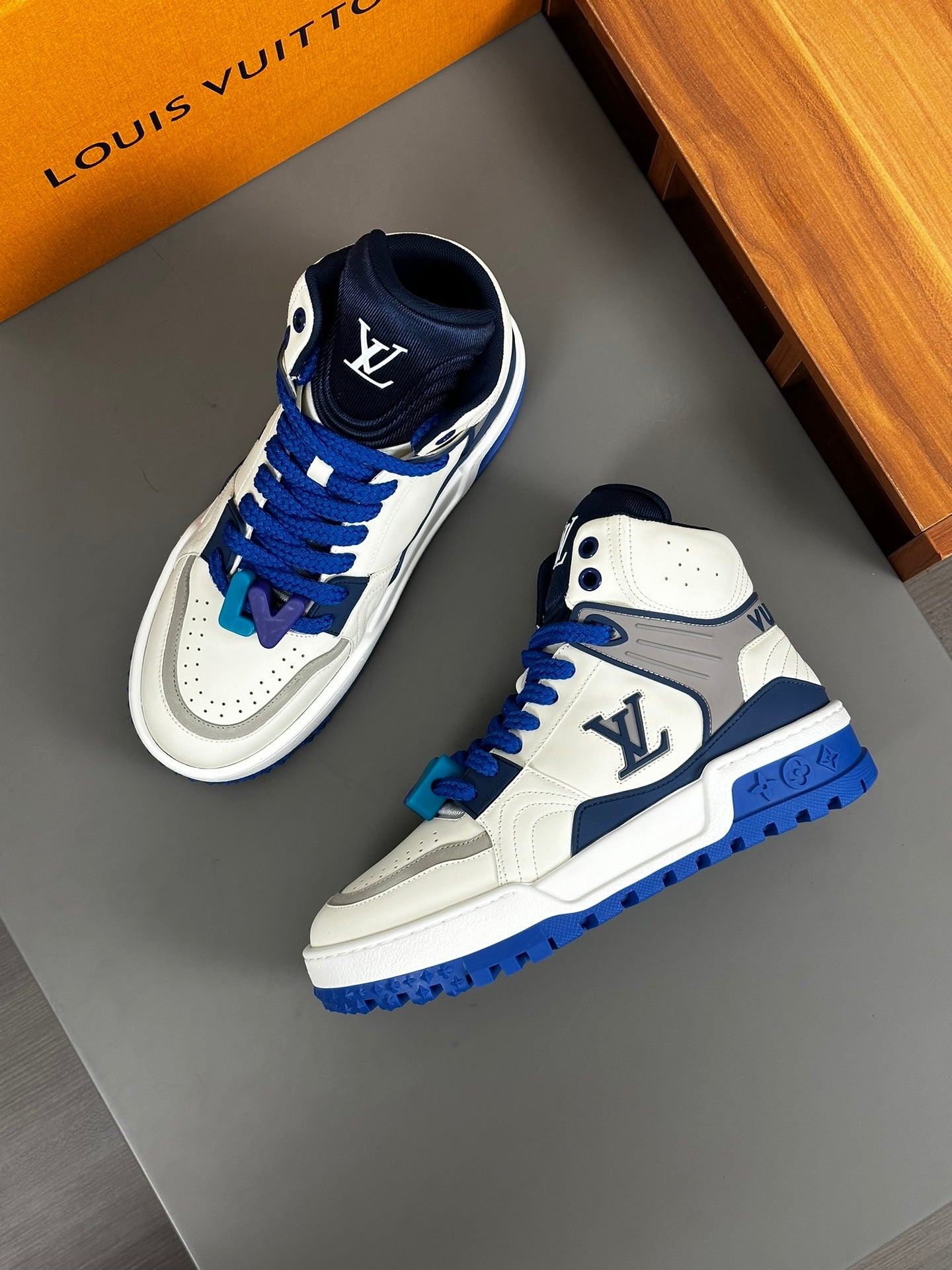 Louis Vuitton sneakers 159