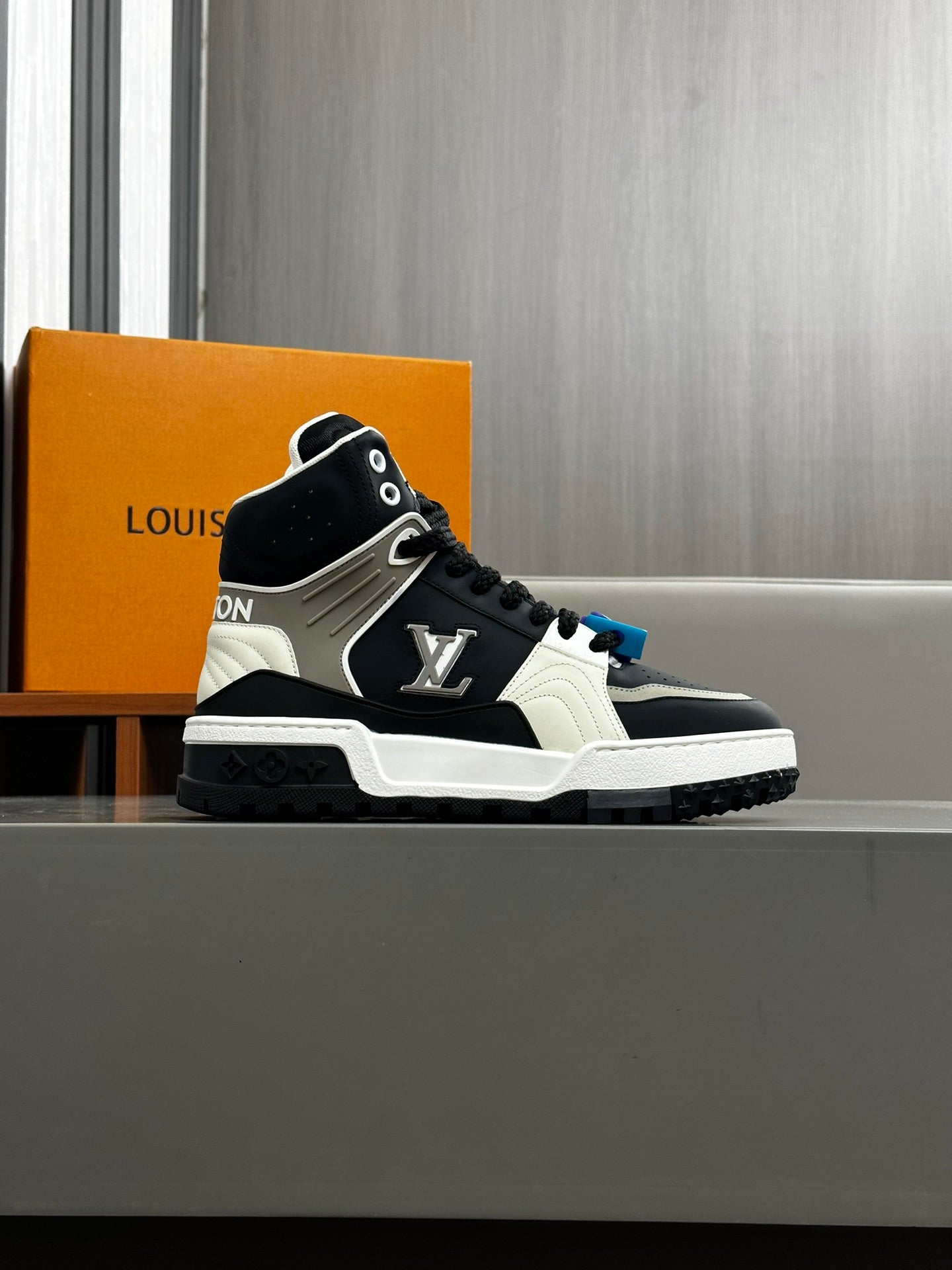Louis Vuitton sneakers 160