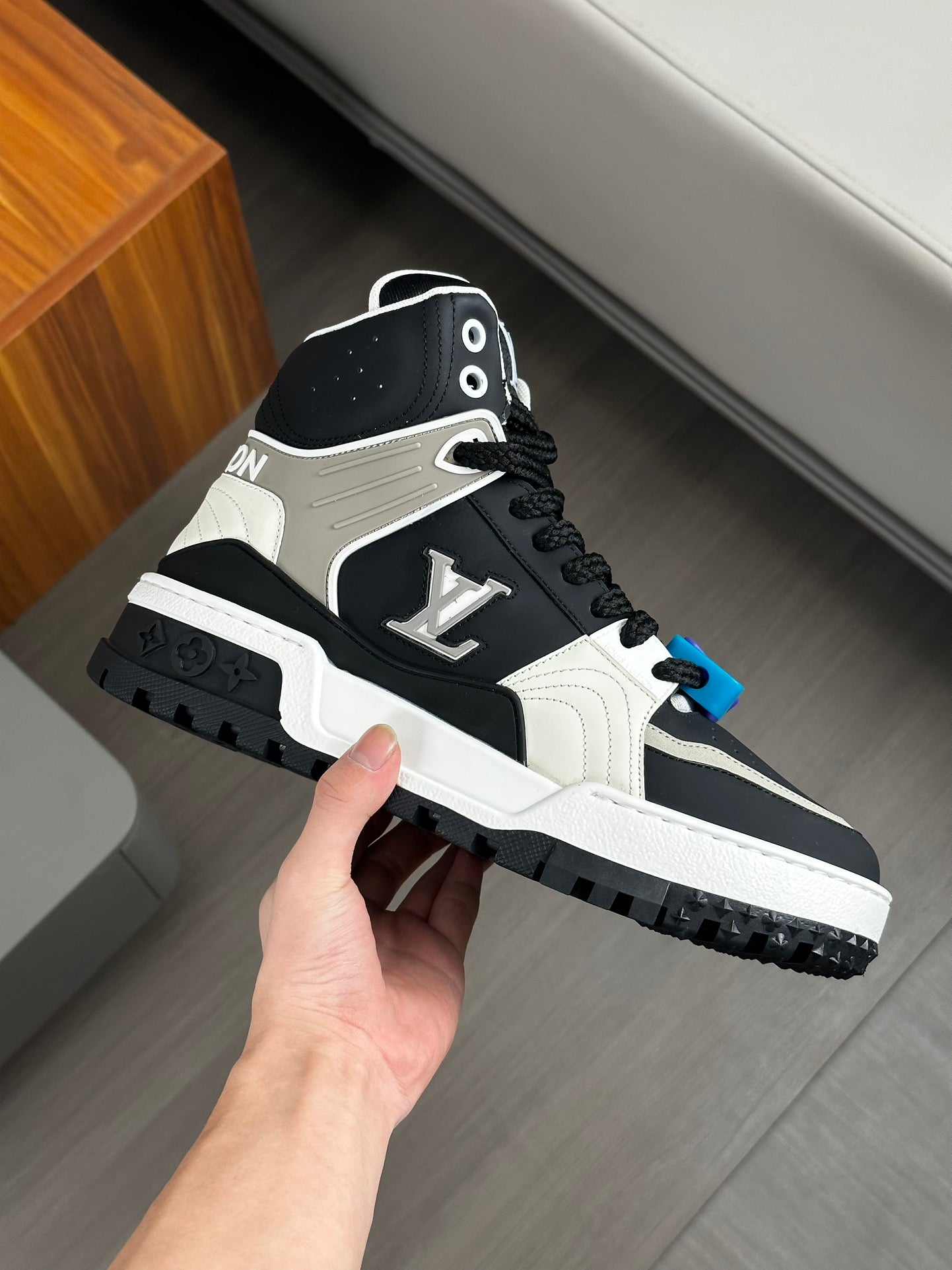Louis Vuitton sneakers 160